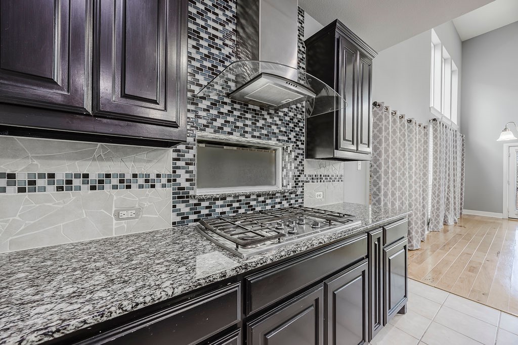 15516 Mayflower Trail