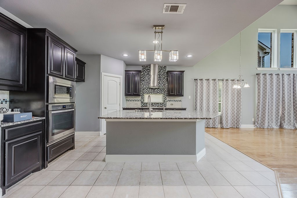 15516 Mayflower Trail