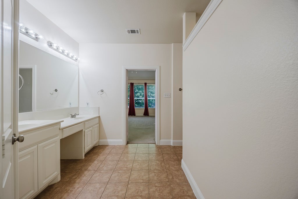 15516 Mayflower Trail