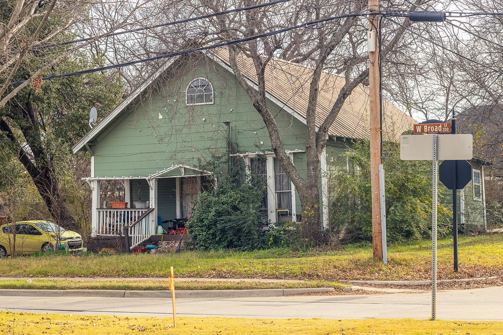 205 W Broad Street