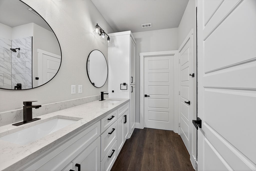 1913 E Myrtle Street