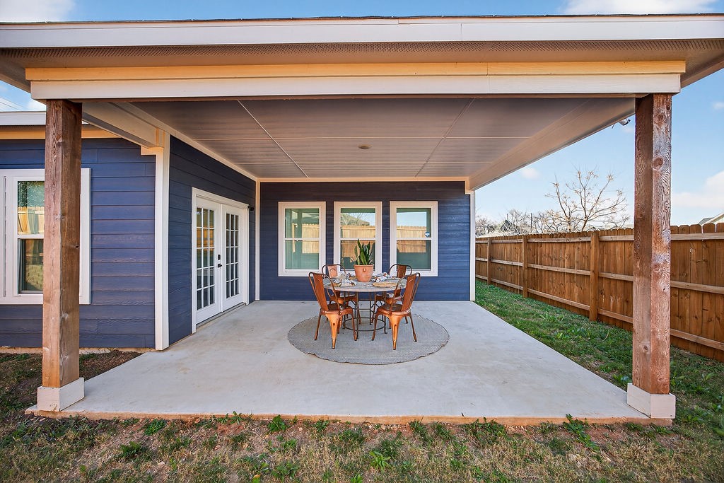 1913 E Myrtle Street