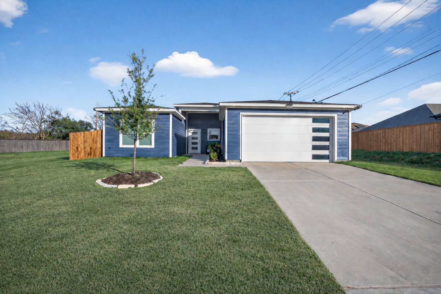 1913 E Myrtle Street