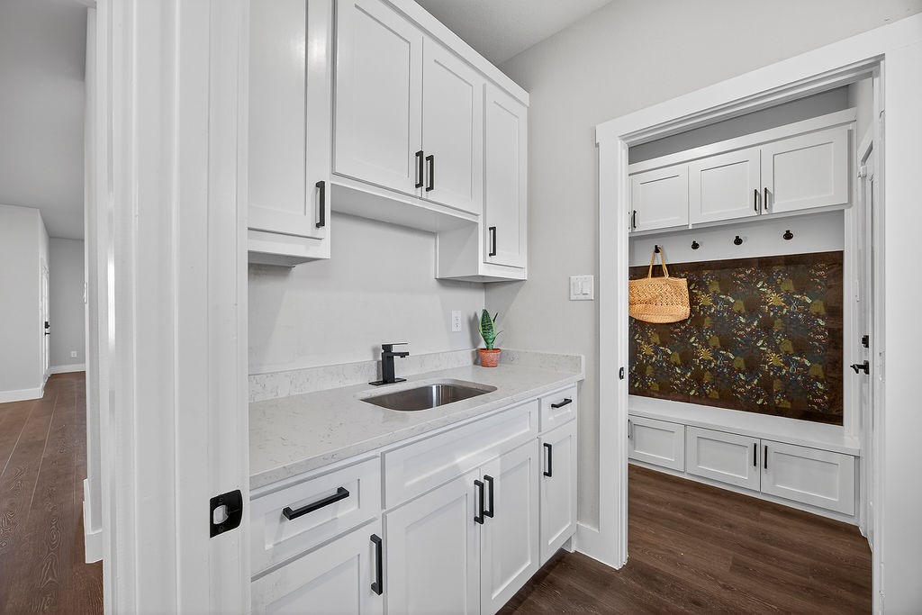 1913 E Myrtle Street