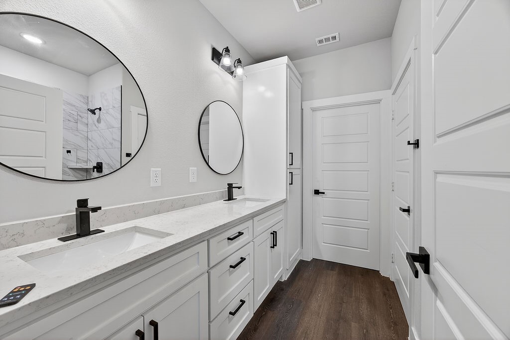 1913 E Myrtle Street