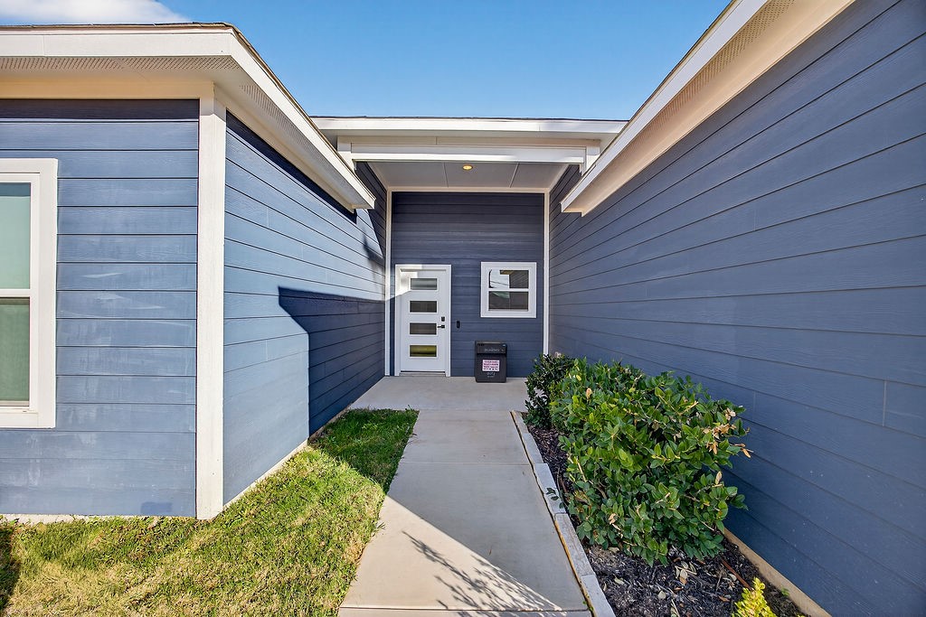 1913 E Myrtle Street