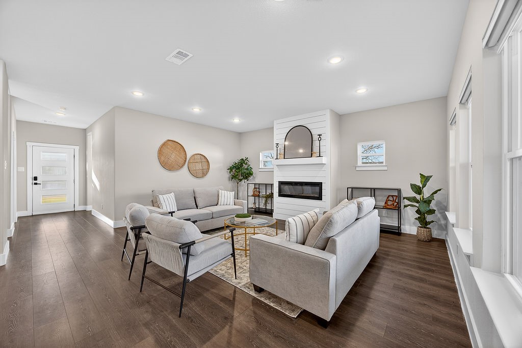 1913 E Myrtle Street