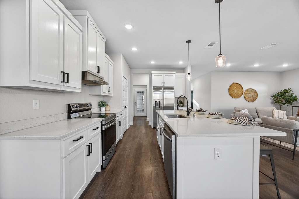 1913 E Myrtle Street