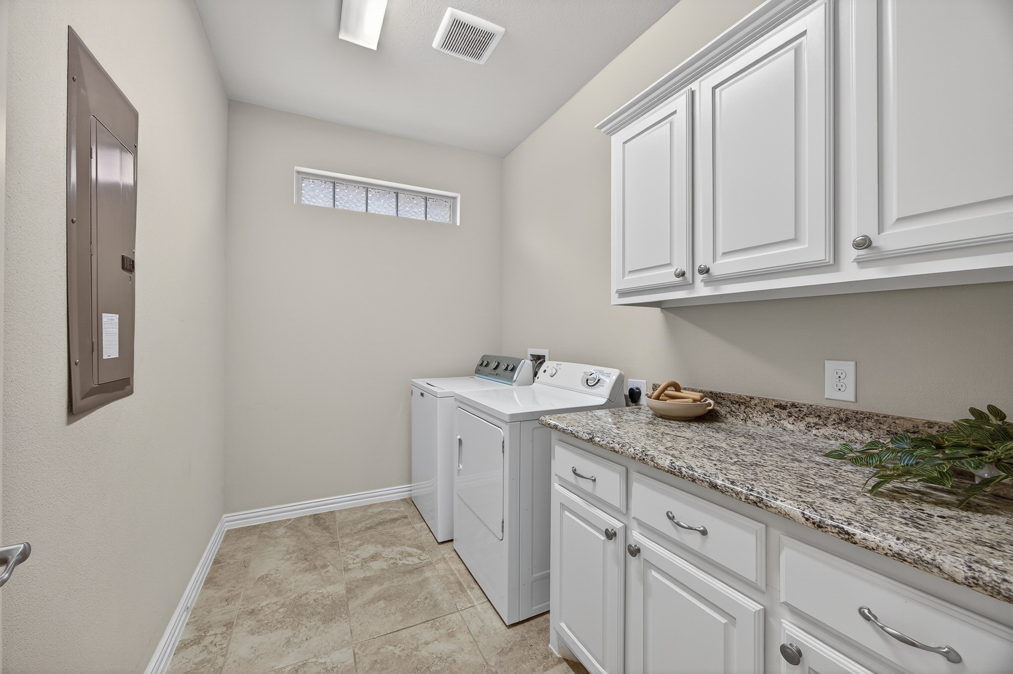 1815 Ladera Way 1815