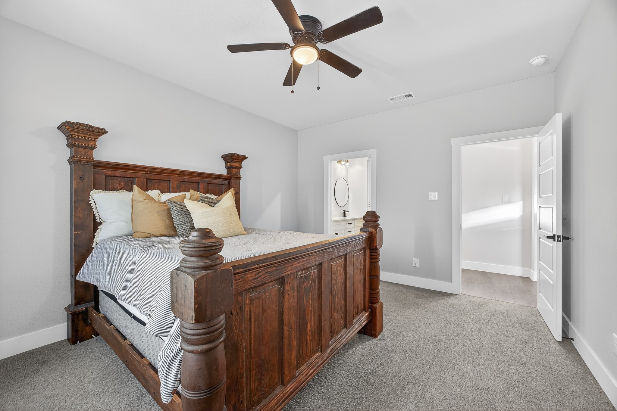 1913 E Myrtle Street