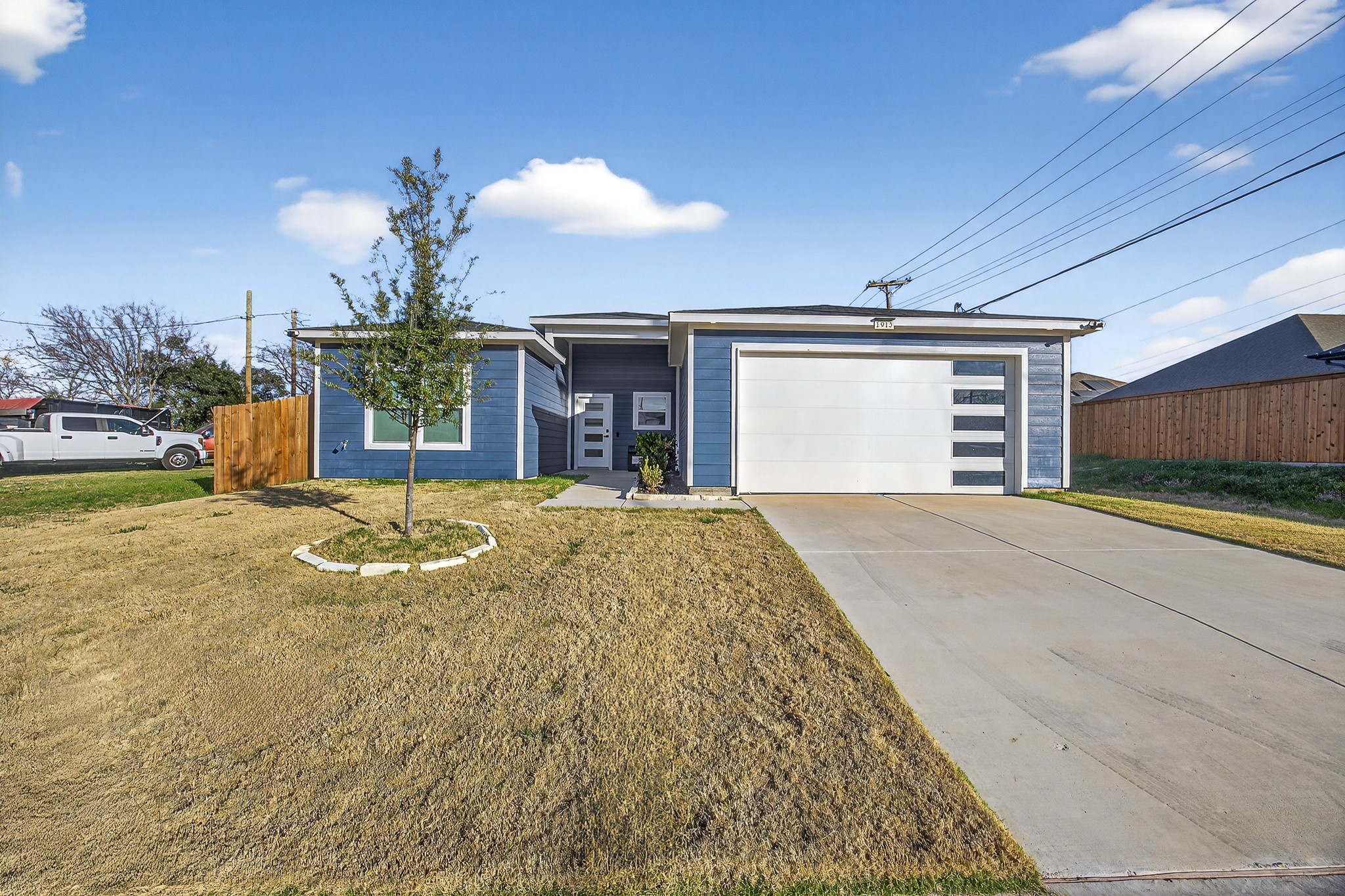 1913 E Myrtle Street