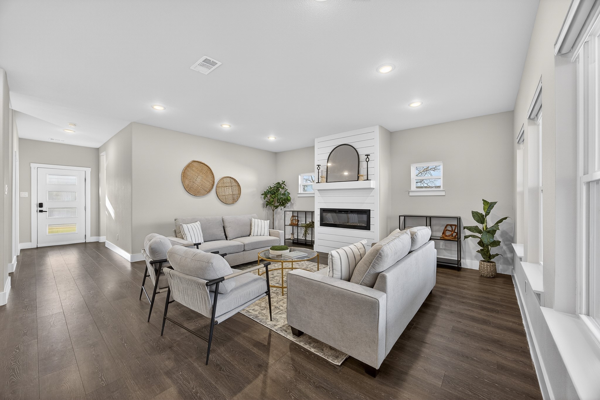 1913 E Myrtle Street