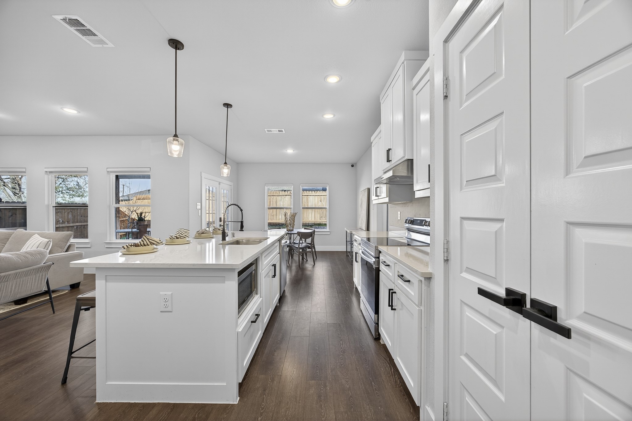 1913 E Myrtle Street