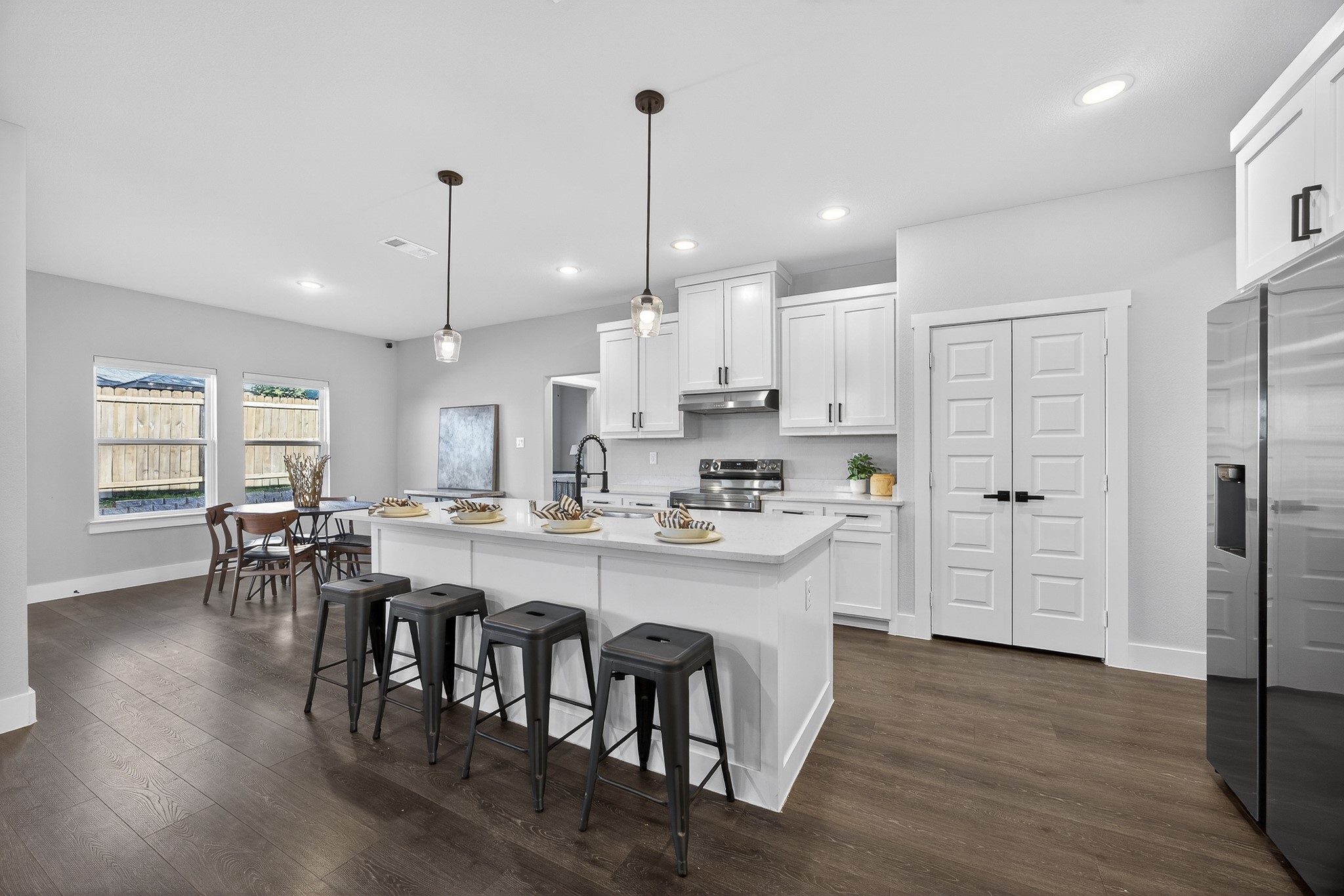 1913 E Myrtle Street