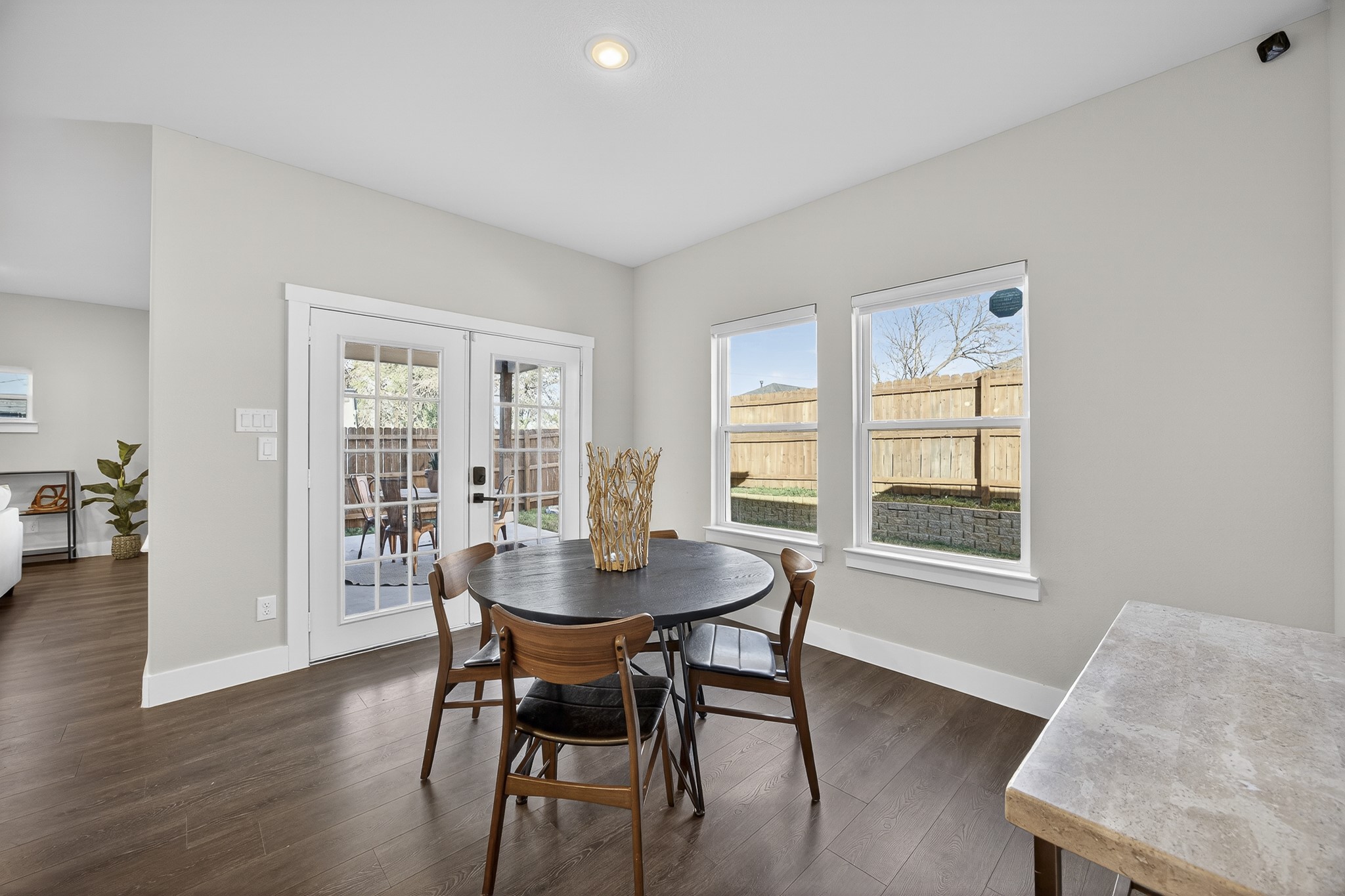 1913 E Myrtle Street