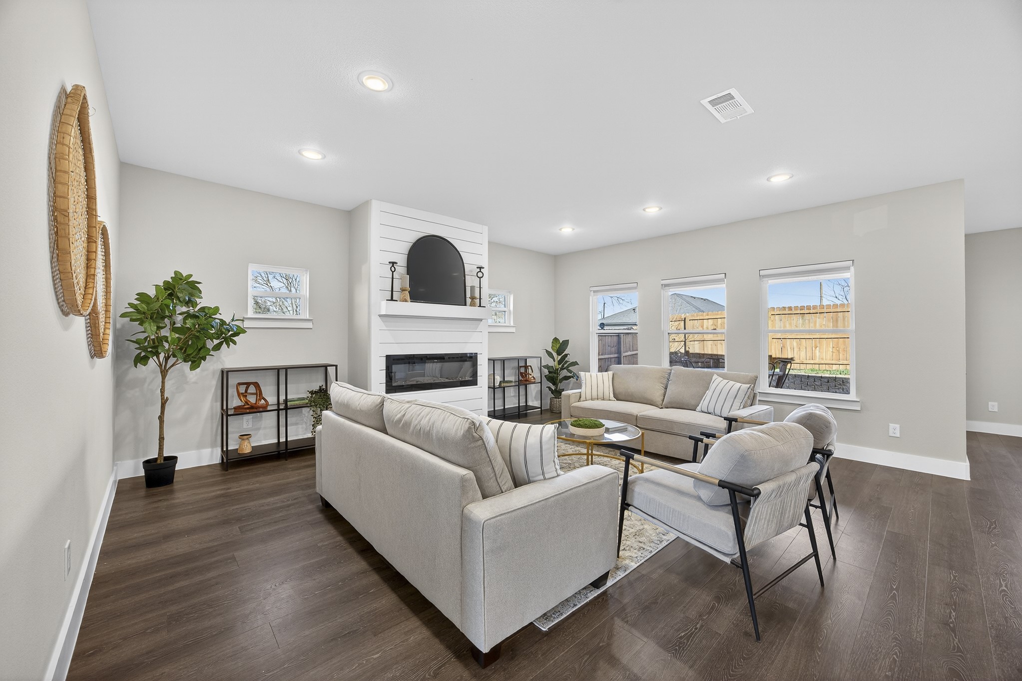 1913 E Myrtle Street