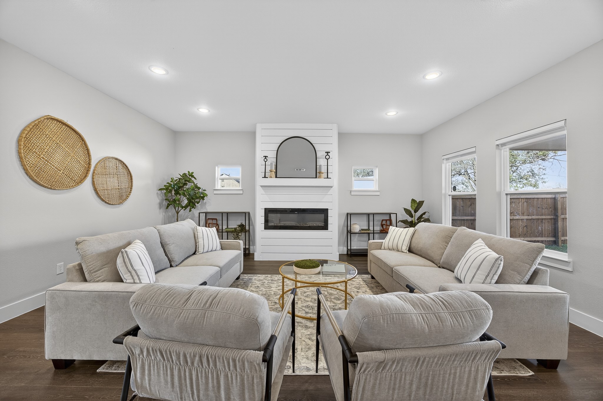 1913 E Myrtle Street