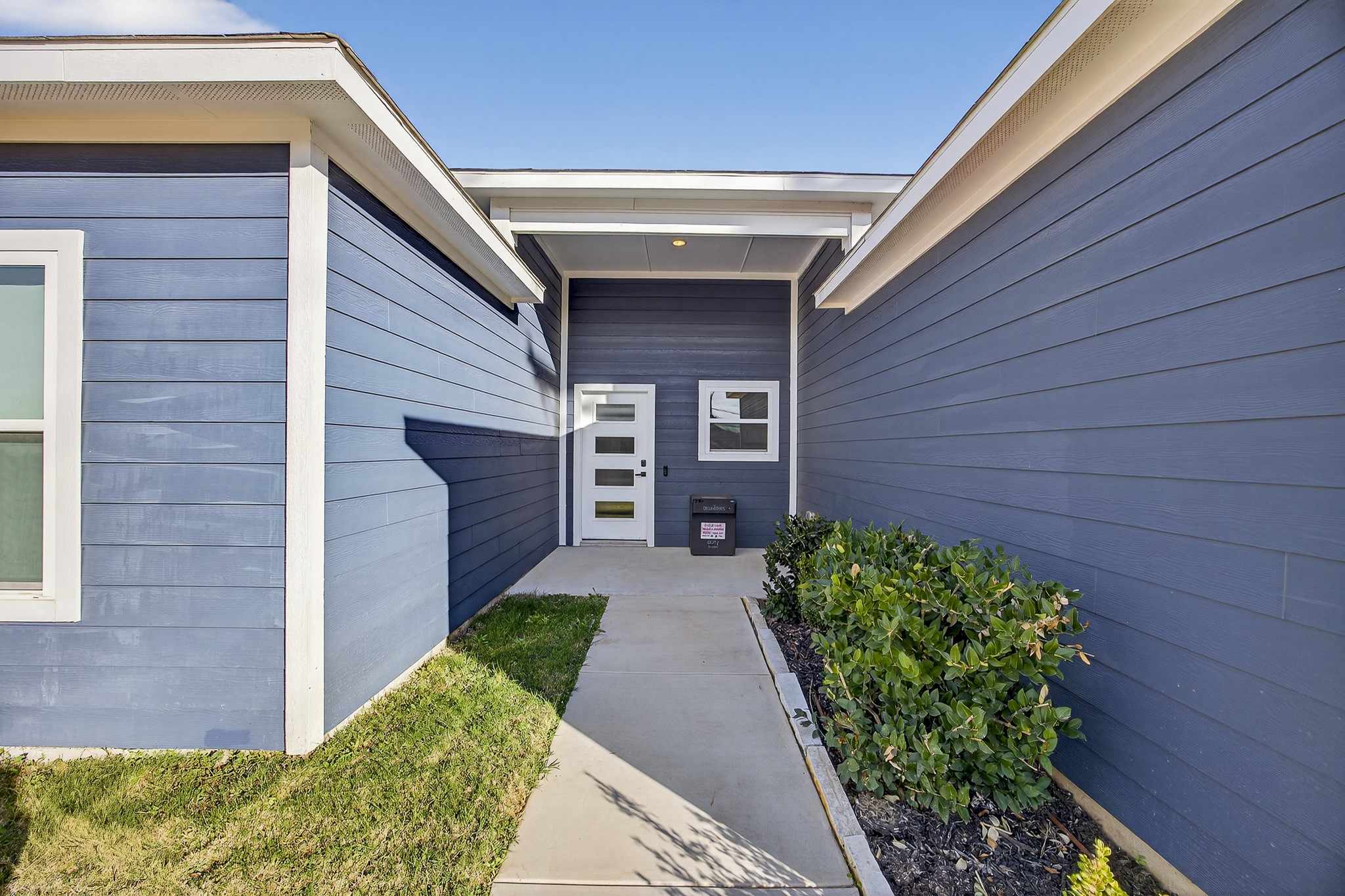 1913 E Myrtle Street