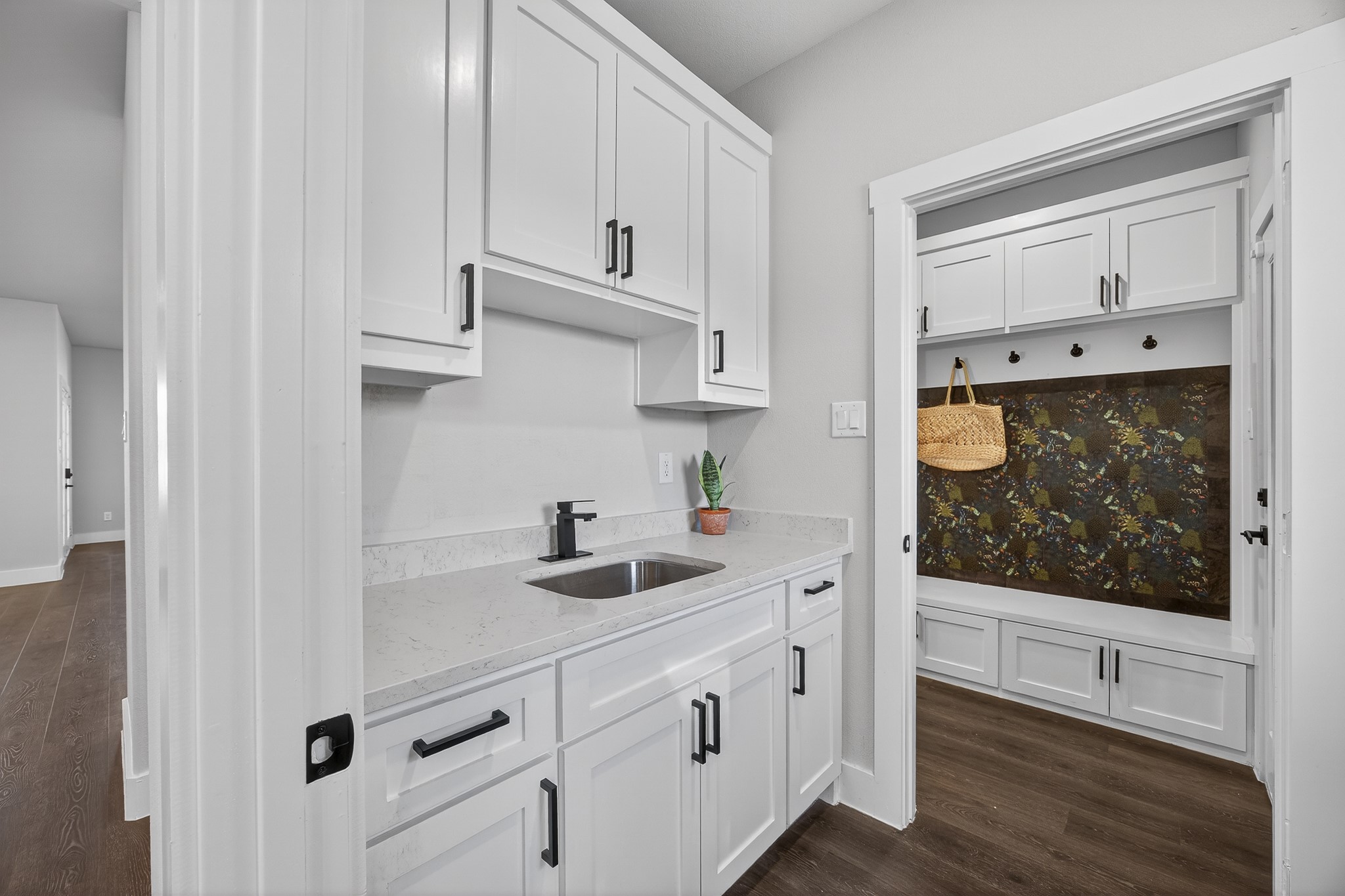 1913 E Myrtle Street