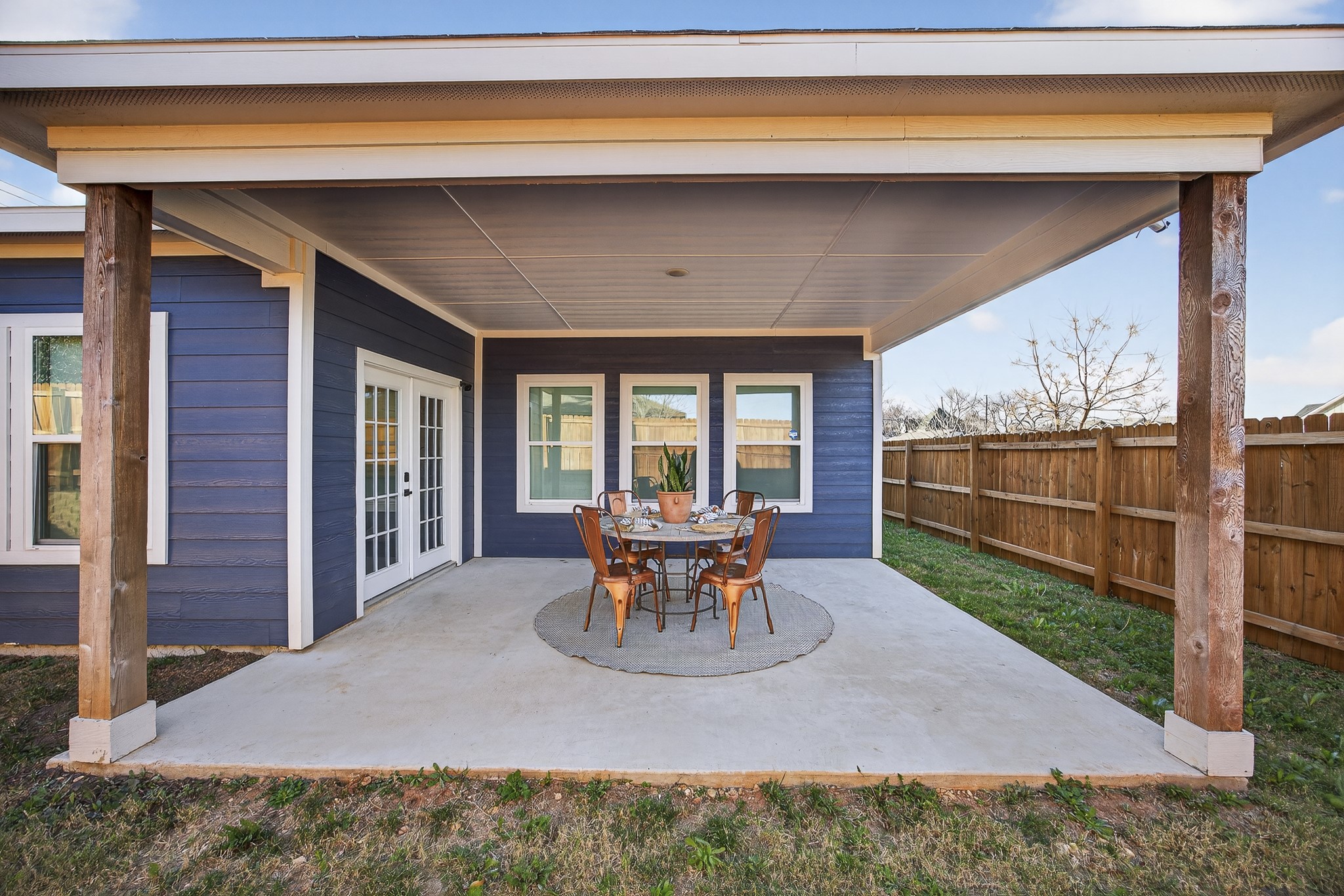 1913 E Myrtle Street