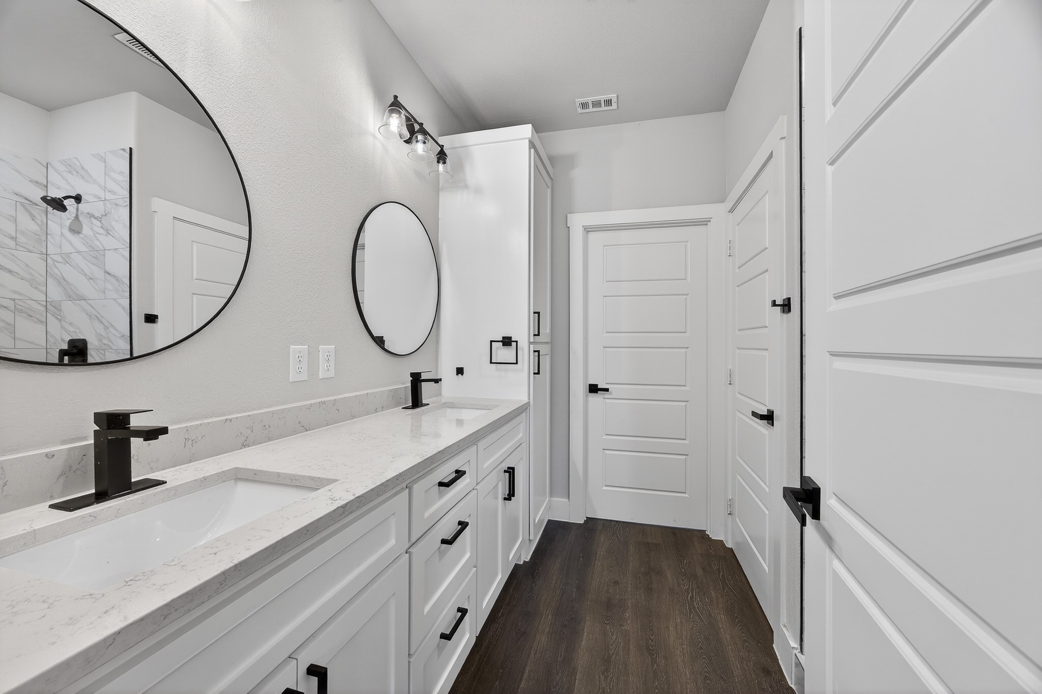 1913 E Myrtle Street