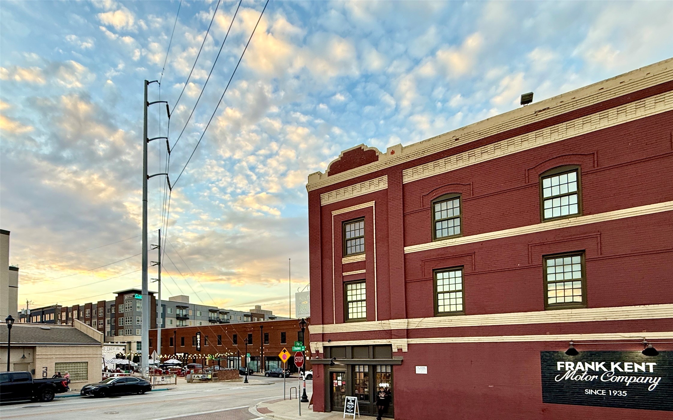 1913 E Myrtle Street
