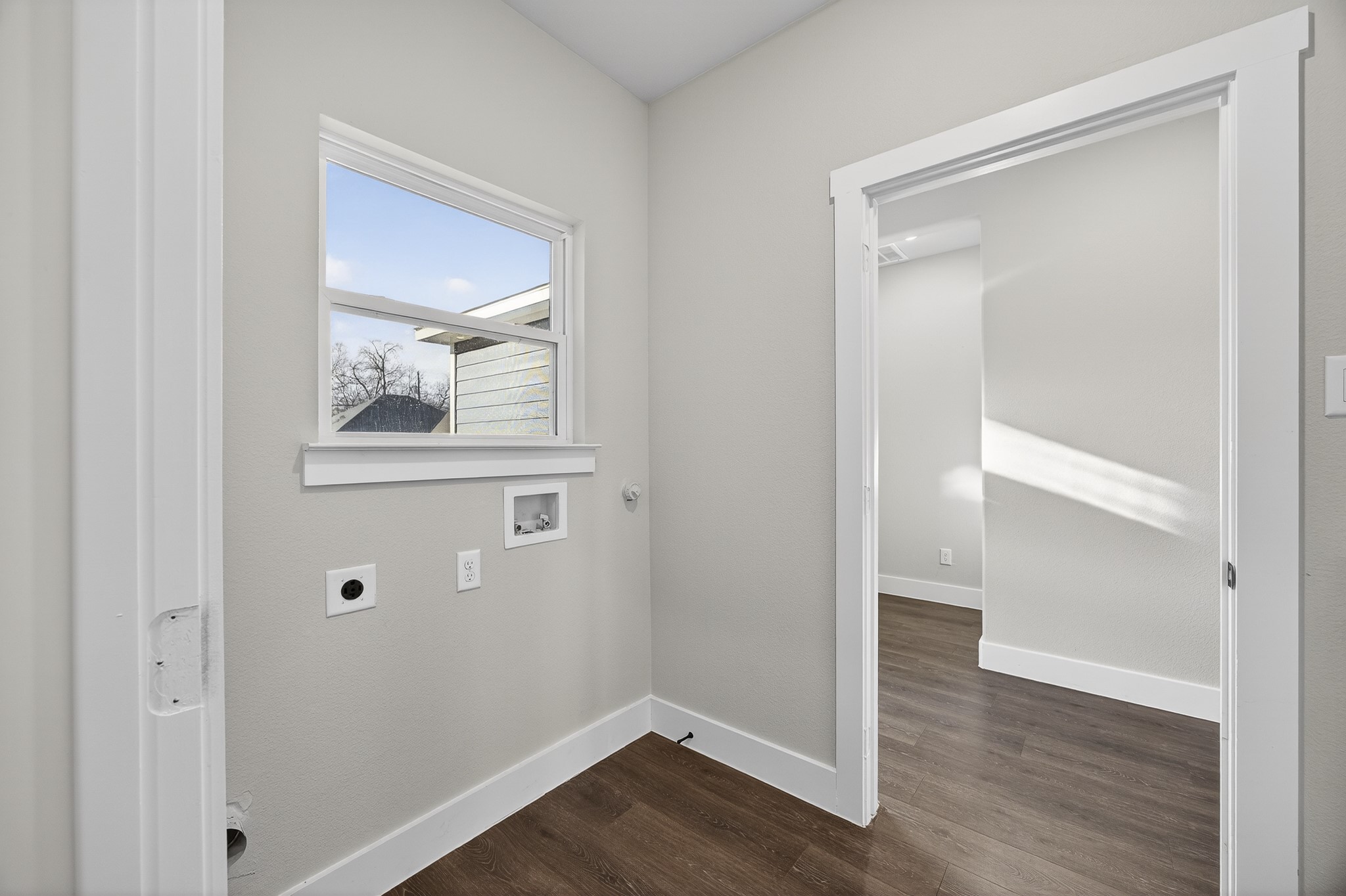 1913 E Myrtle Street