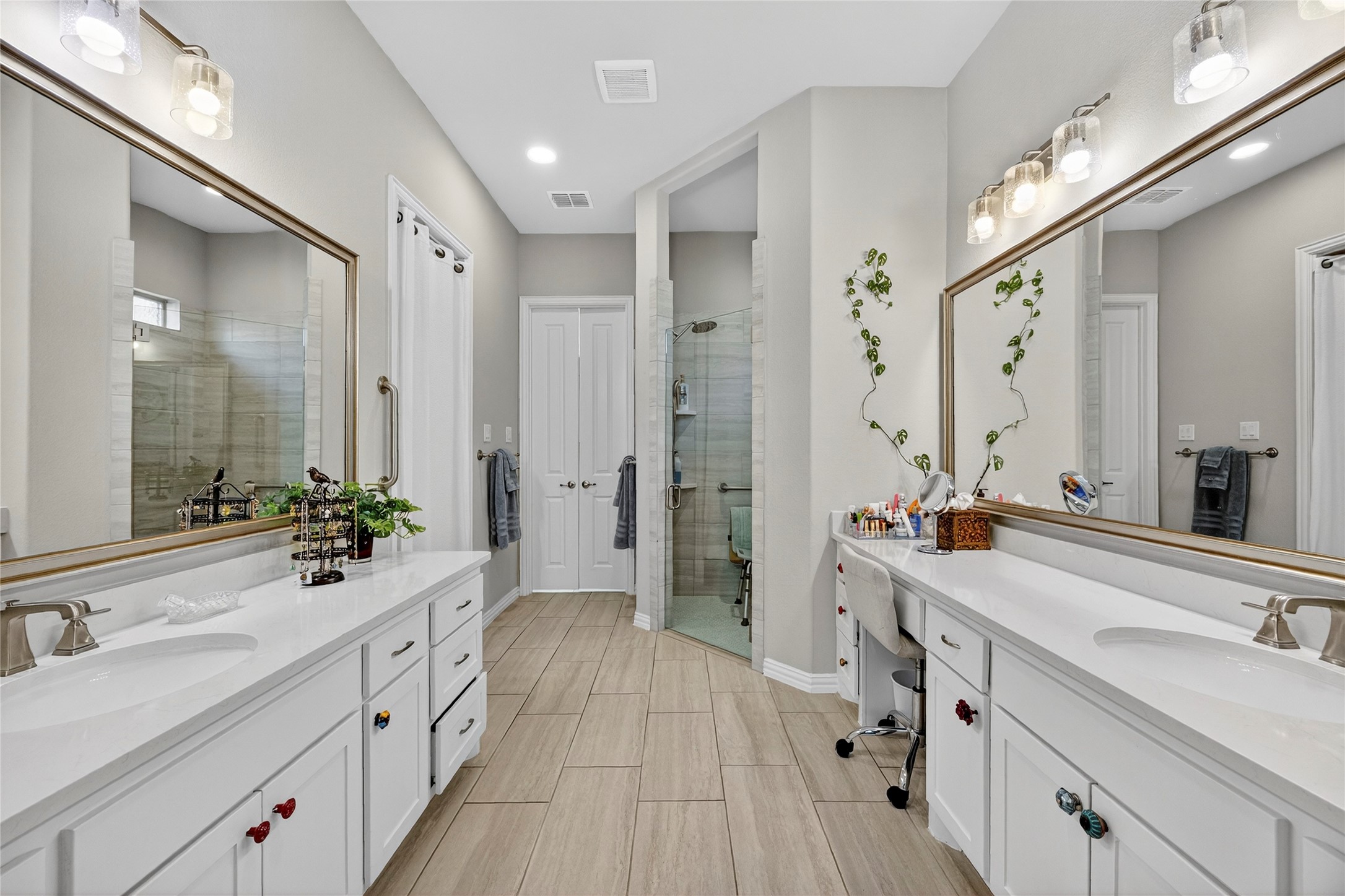 2702 Esplanade Boulevard 2702