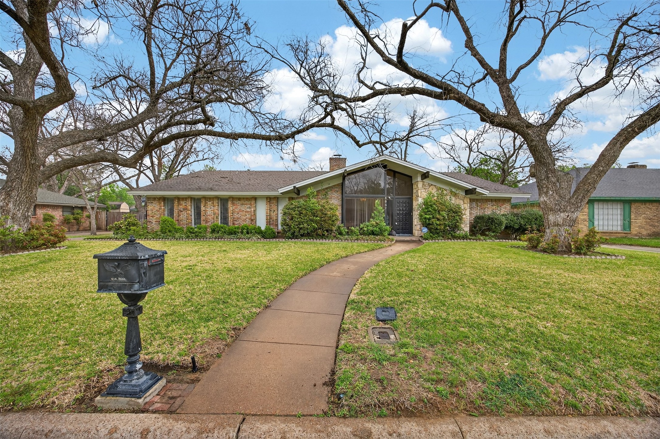 2907 Glasgow Drive