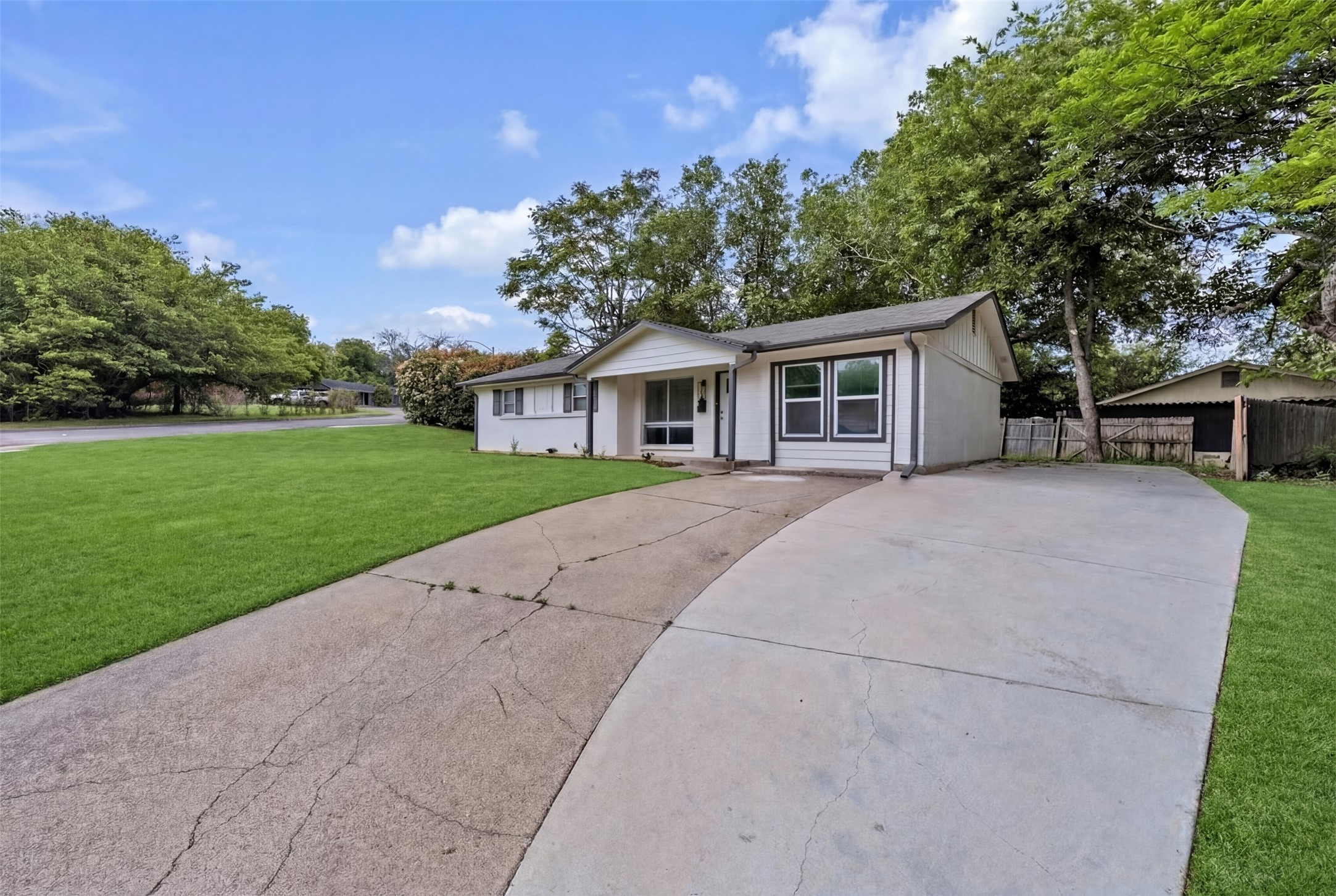 6401 Loydhill Lane