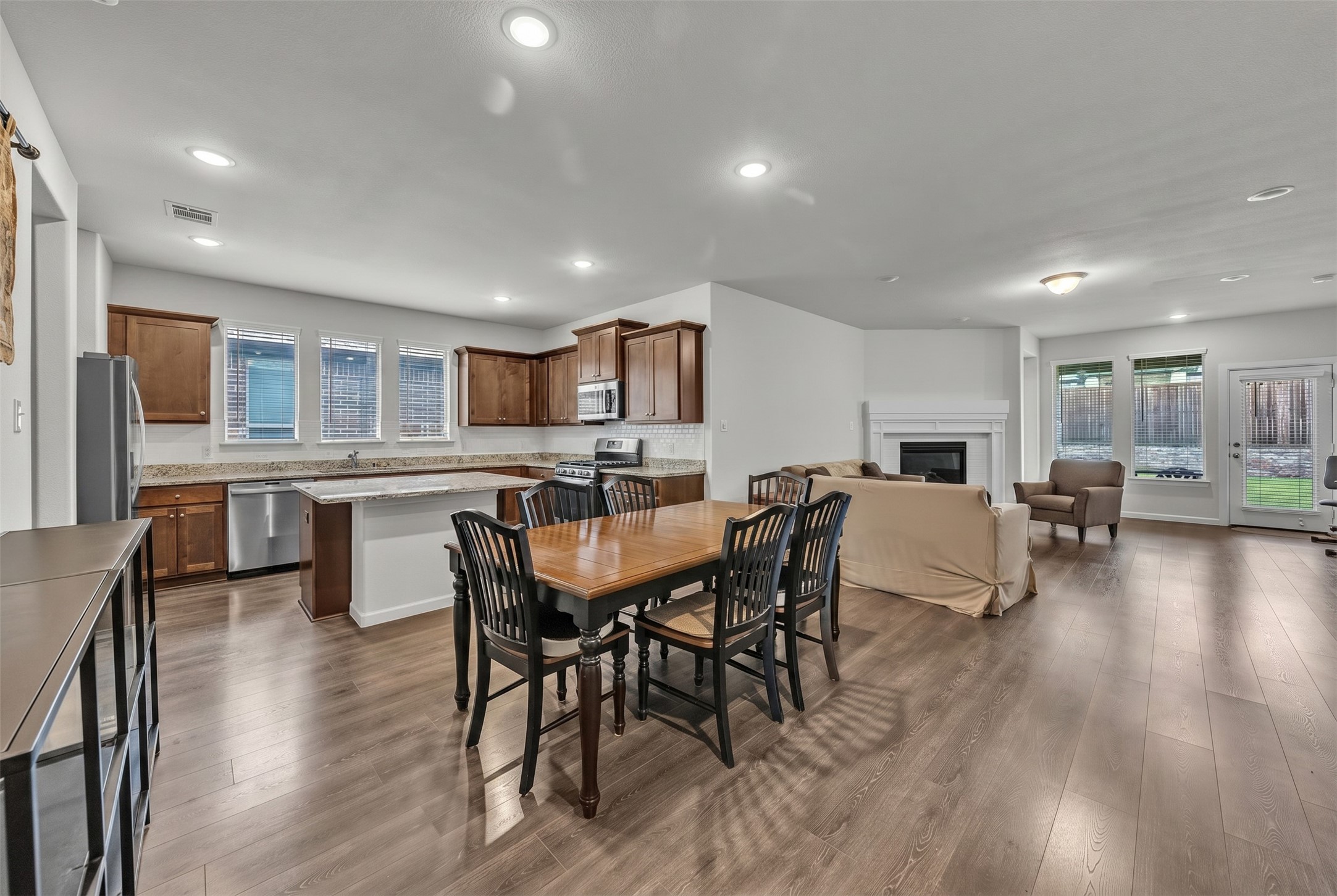 639 Congressional Avenue