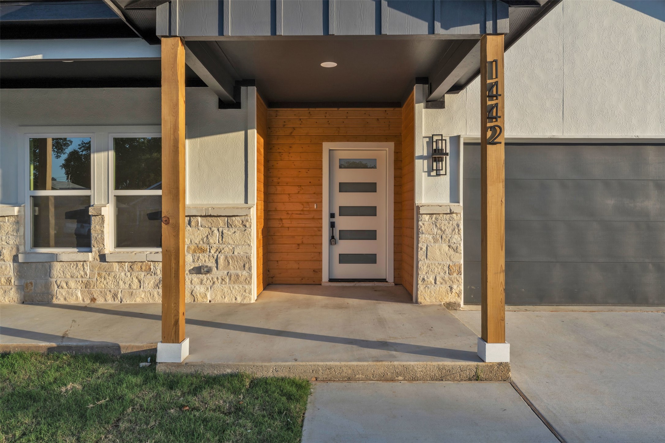 1442 E Allen Avenue