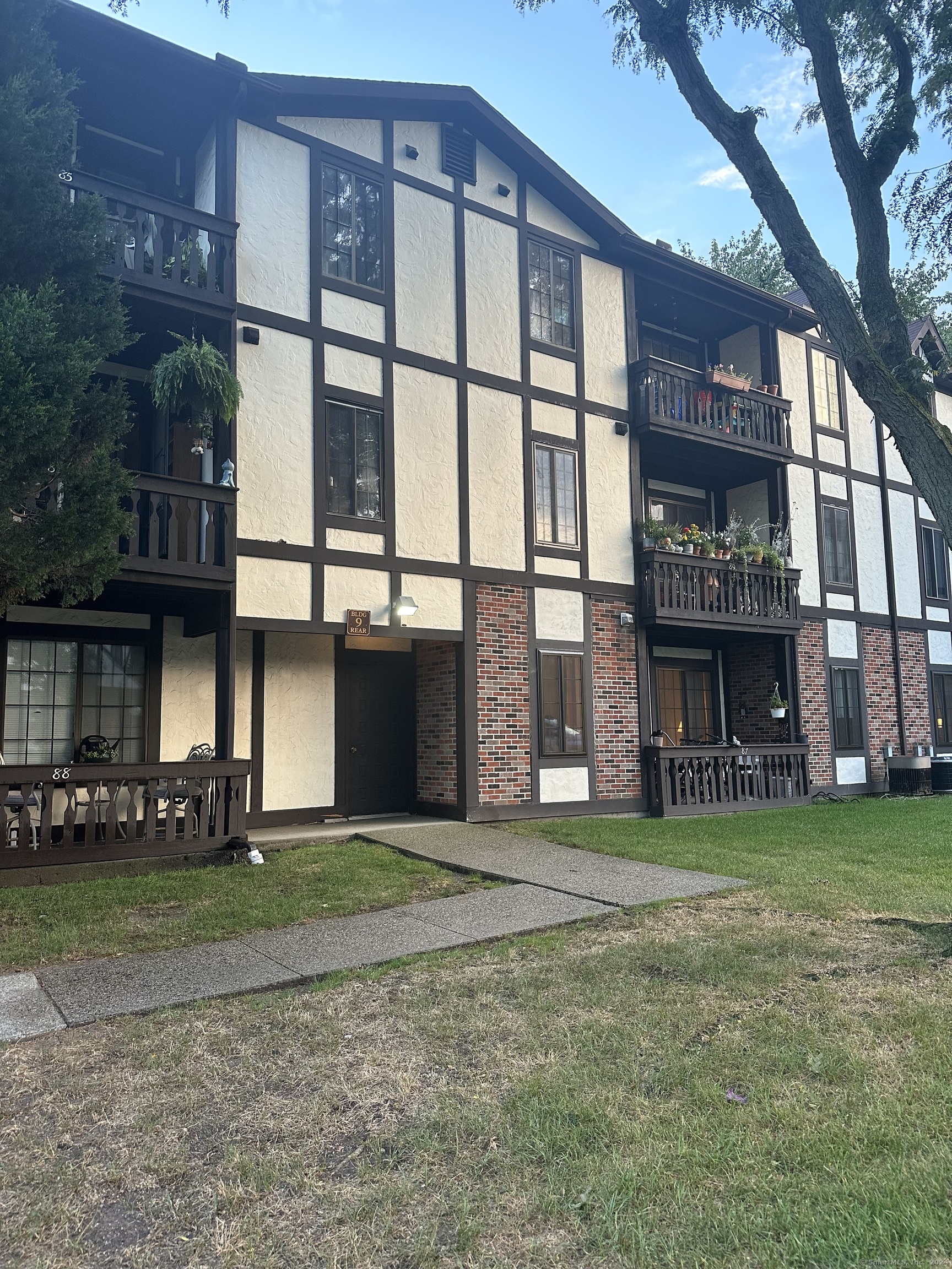 365 Mather Street Unit: APT 87