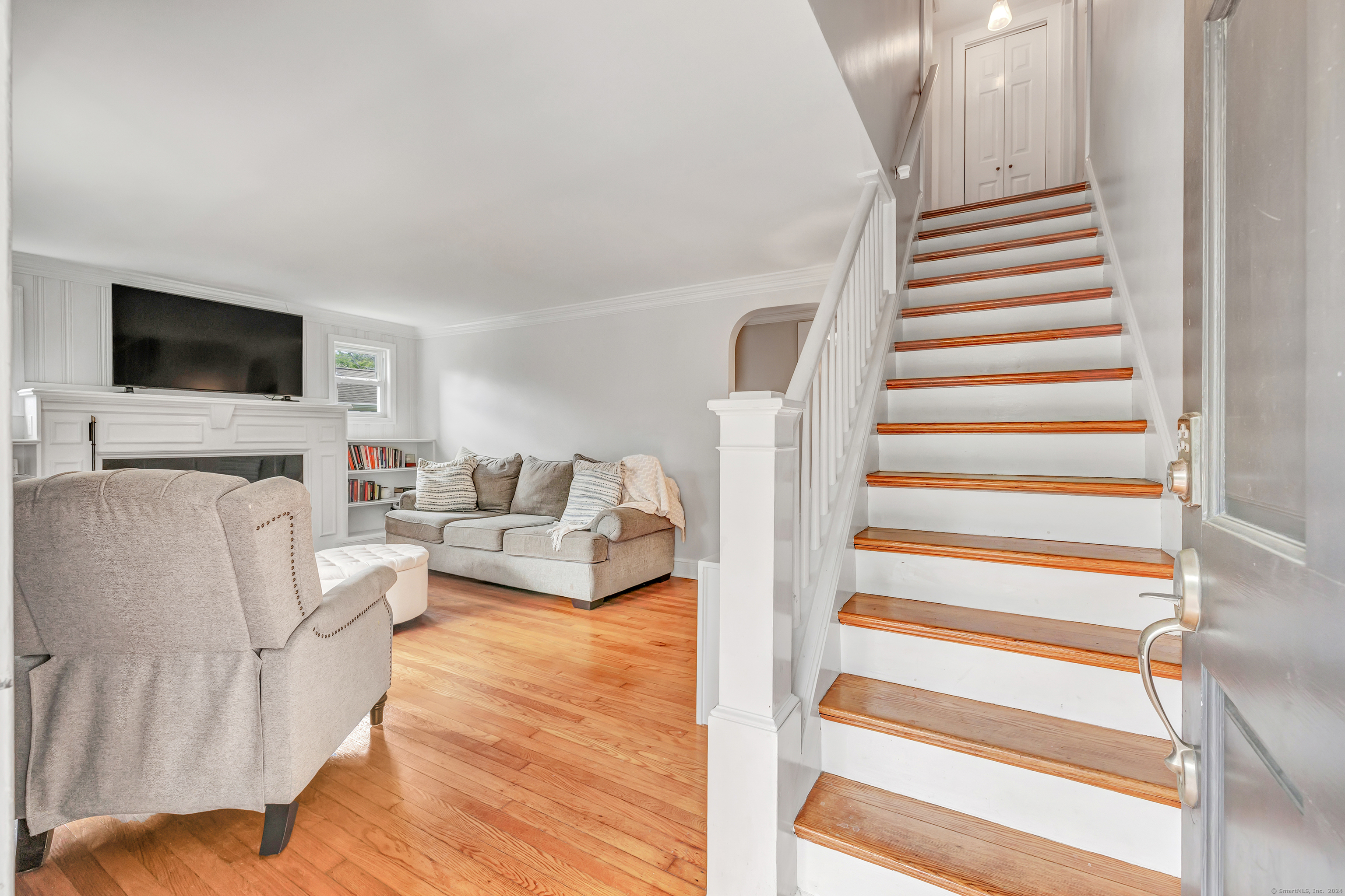 375 Edgefield Avenue