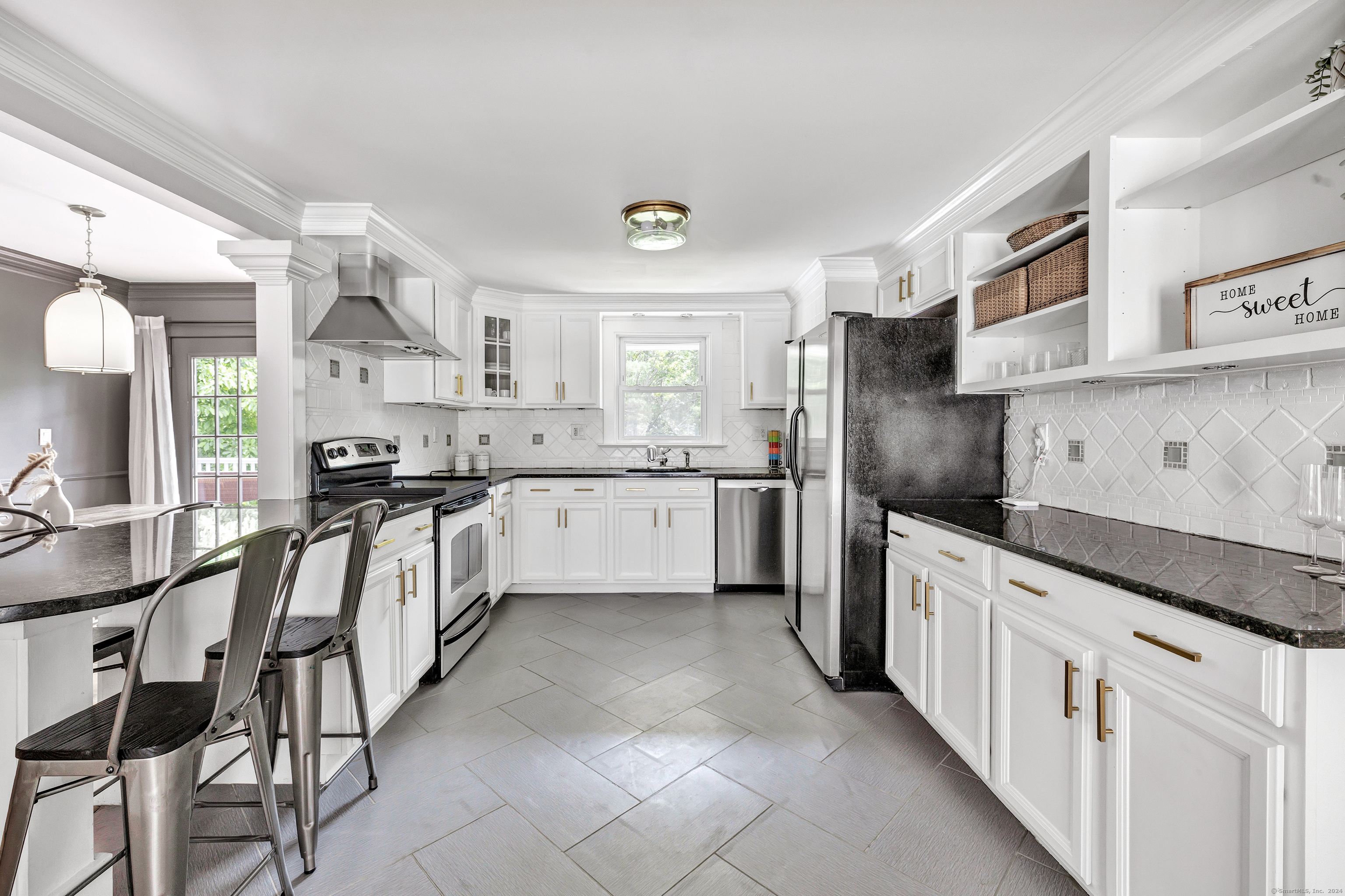 375 Edgefield Avenue