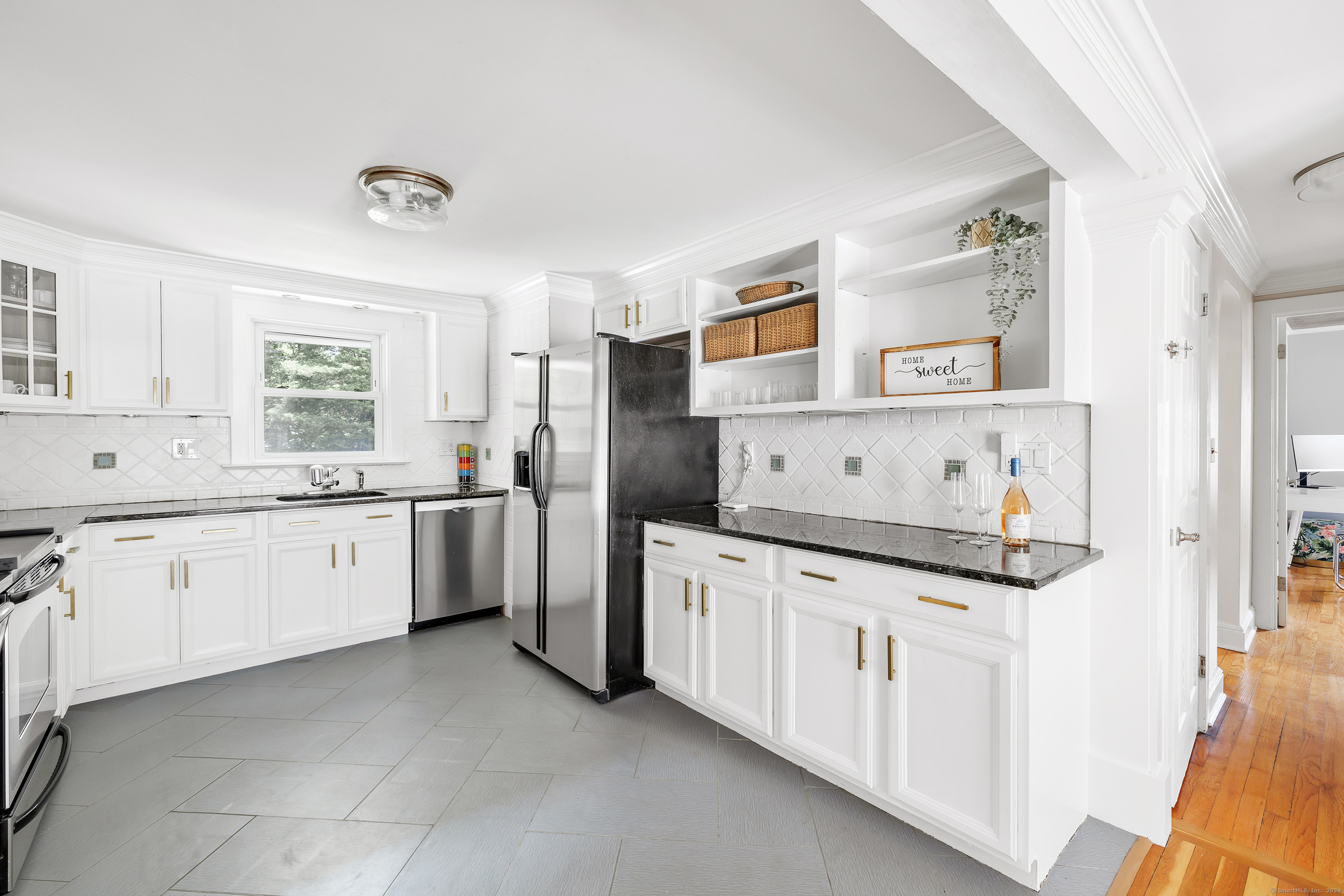 375 Edgefield Avenue