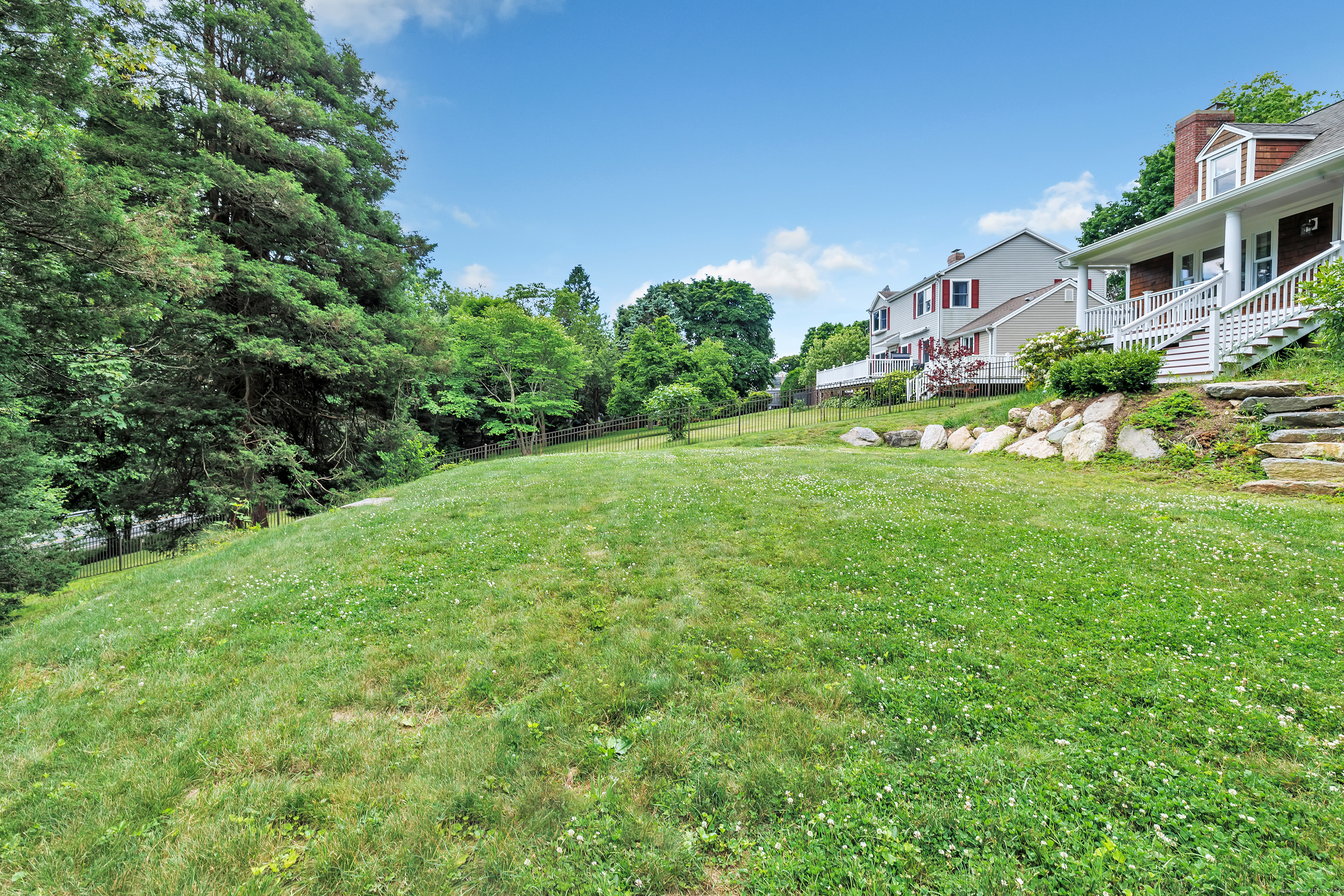 375 Edgefield Avenue