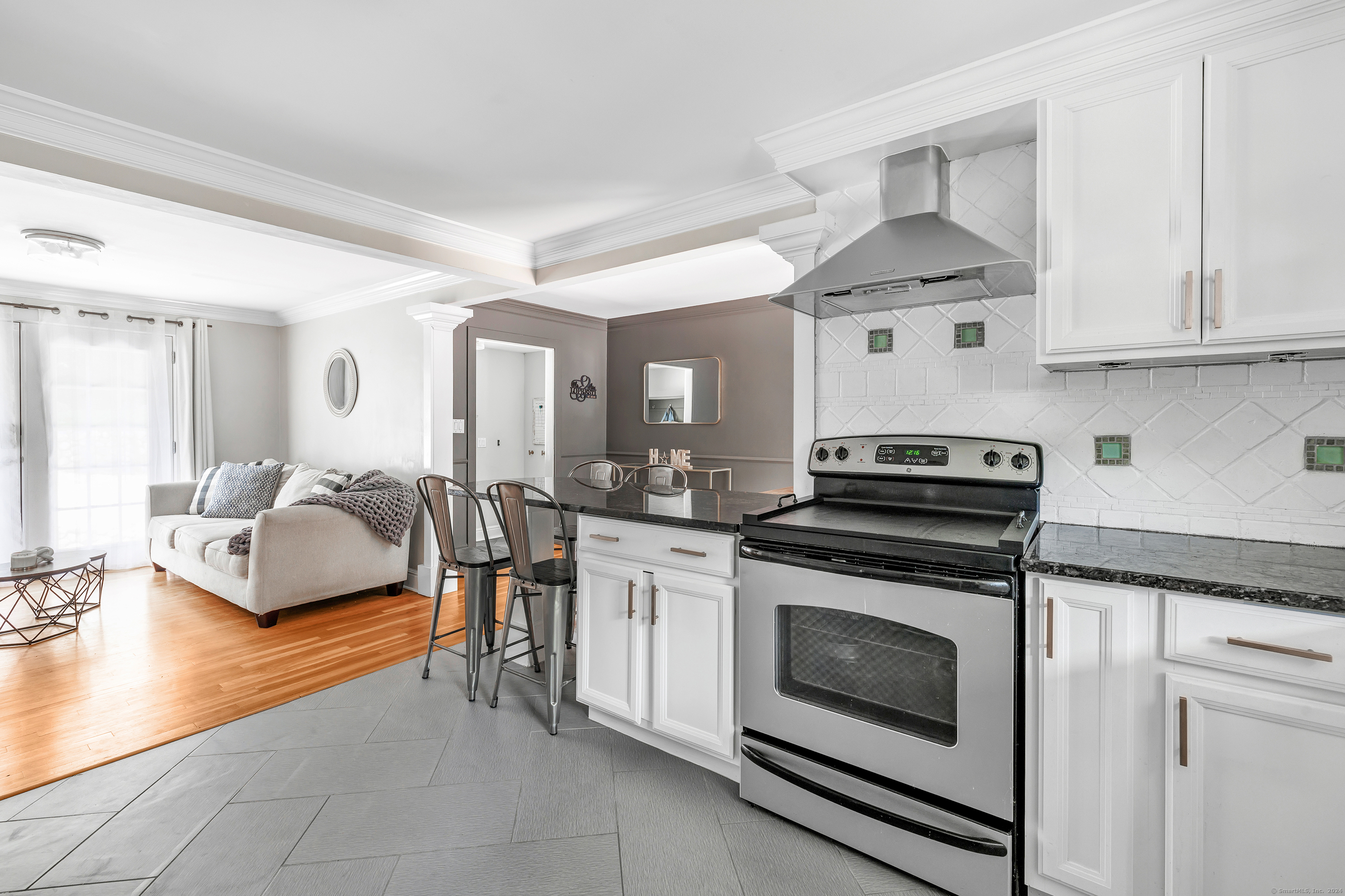 375 Edgefield Avenue