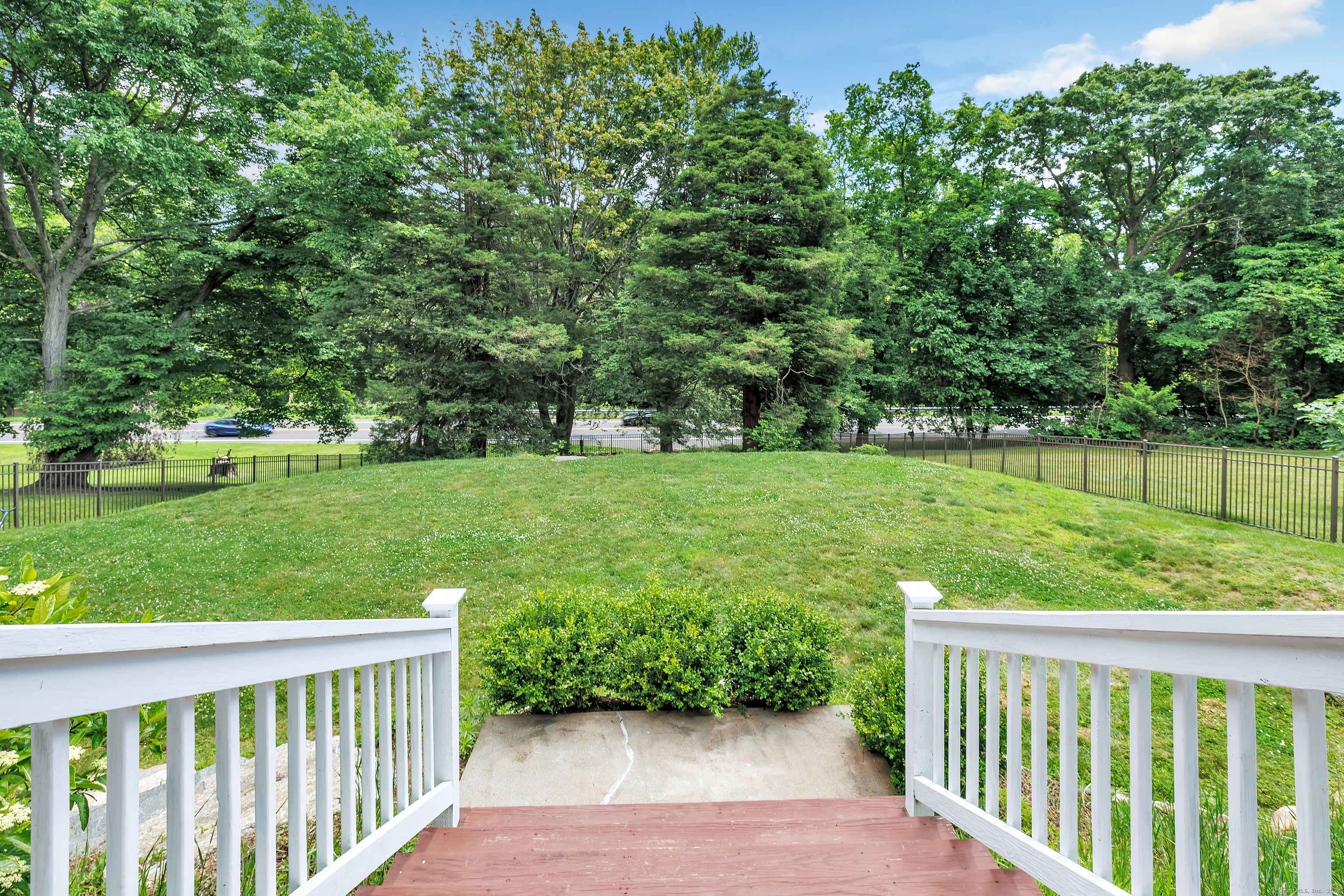 375 Edgefield Avenue