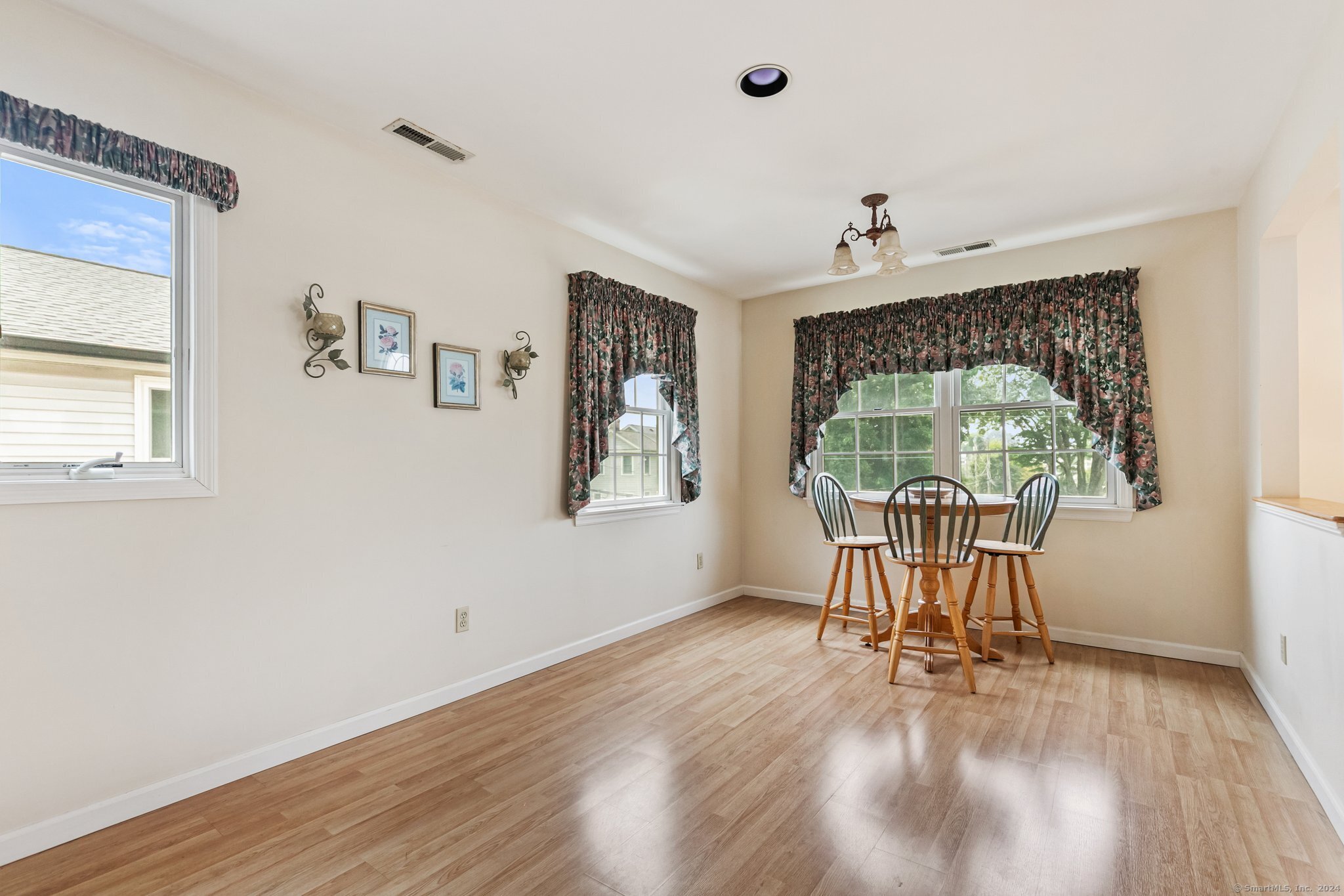 15 Thornhill Road