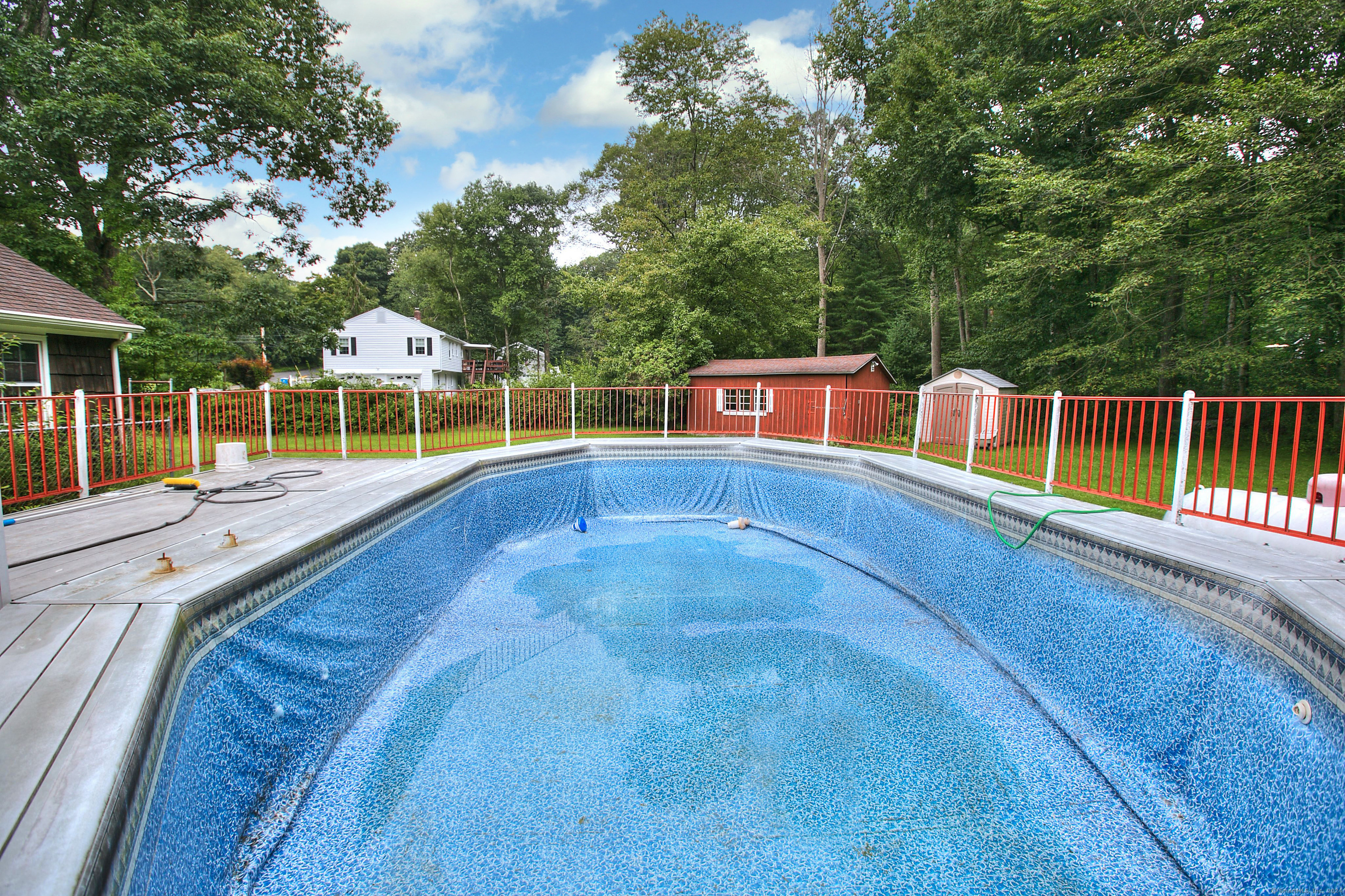 33 Meadowlark Drive