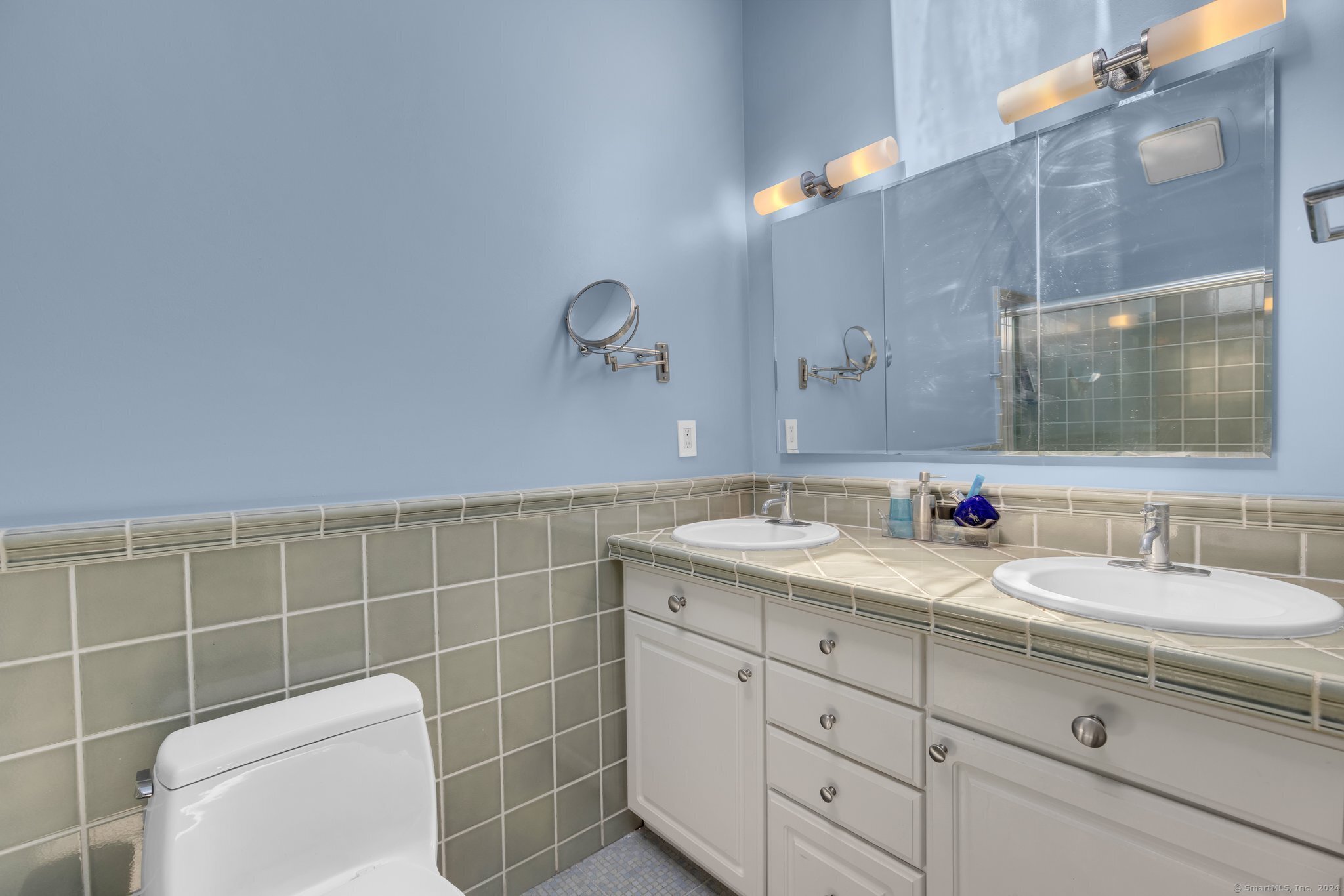7 Mead Street Unit: APT E