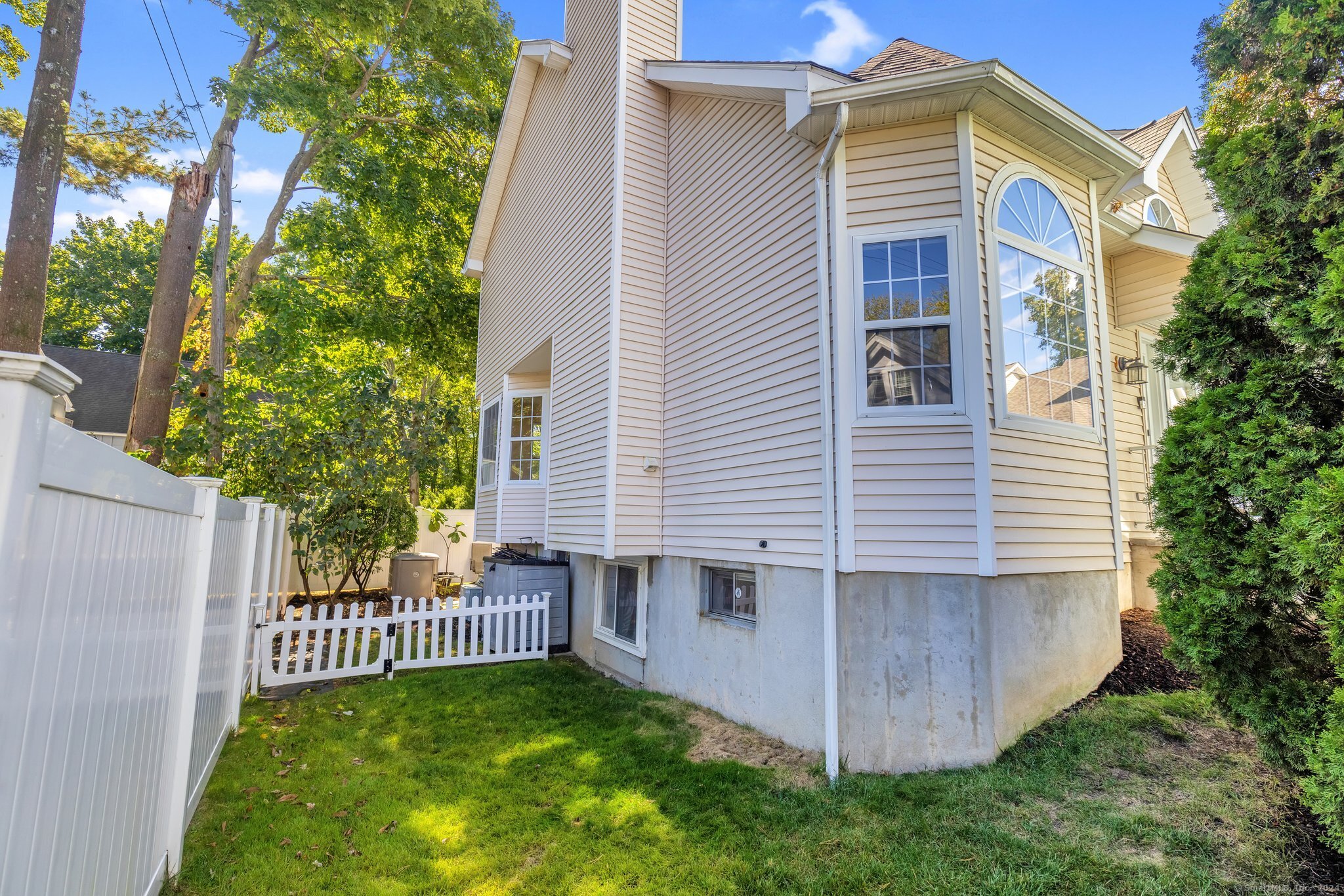 7 Mead Street Unit: APT E