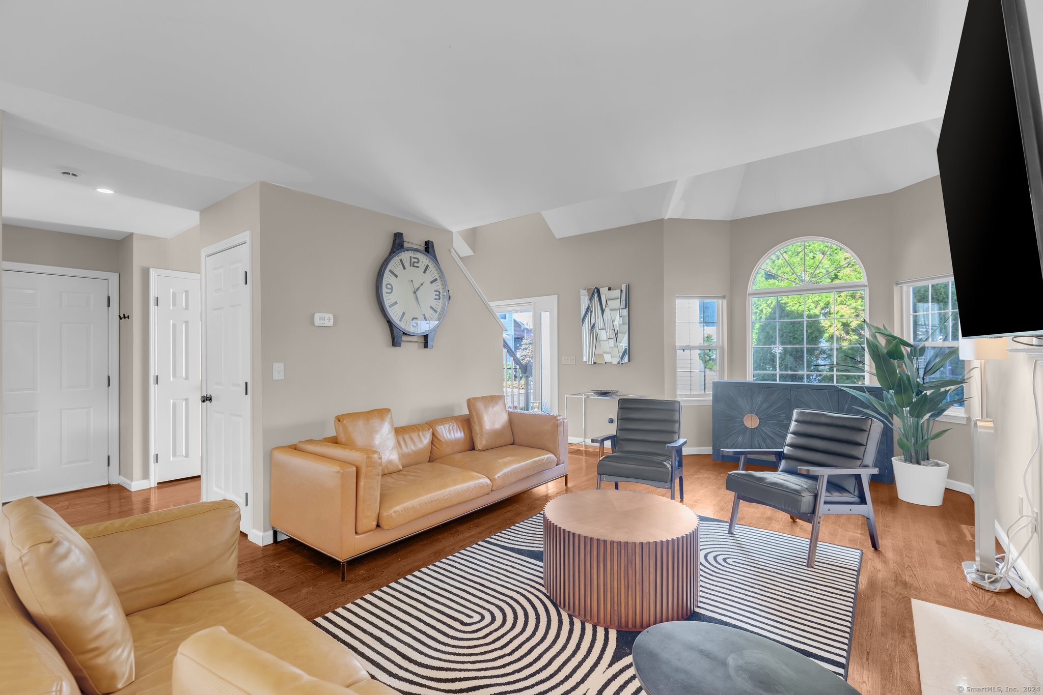 7 Mead Street Unit: APT E