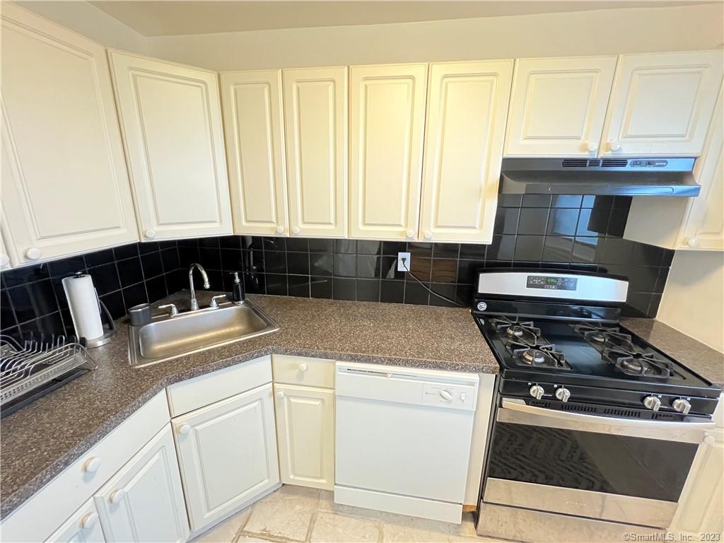 71 Strawberry Hill Avenue APT 1102