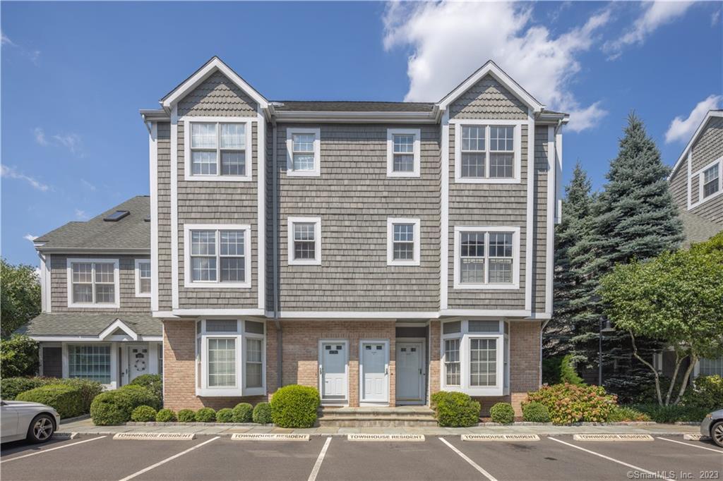 94 Southfield Avenue Unit: 204