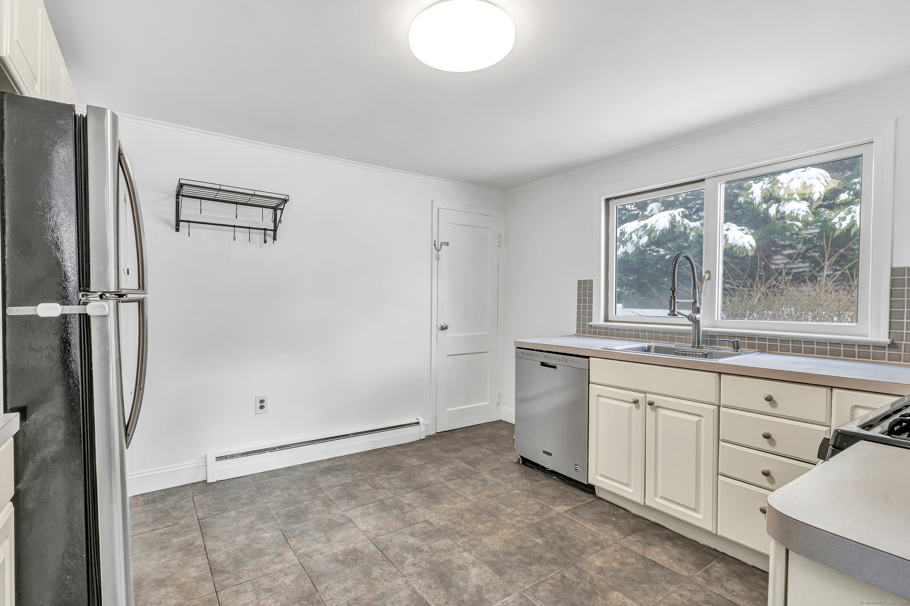 6 Richards Avenue