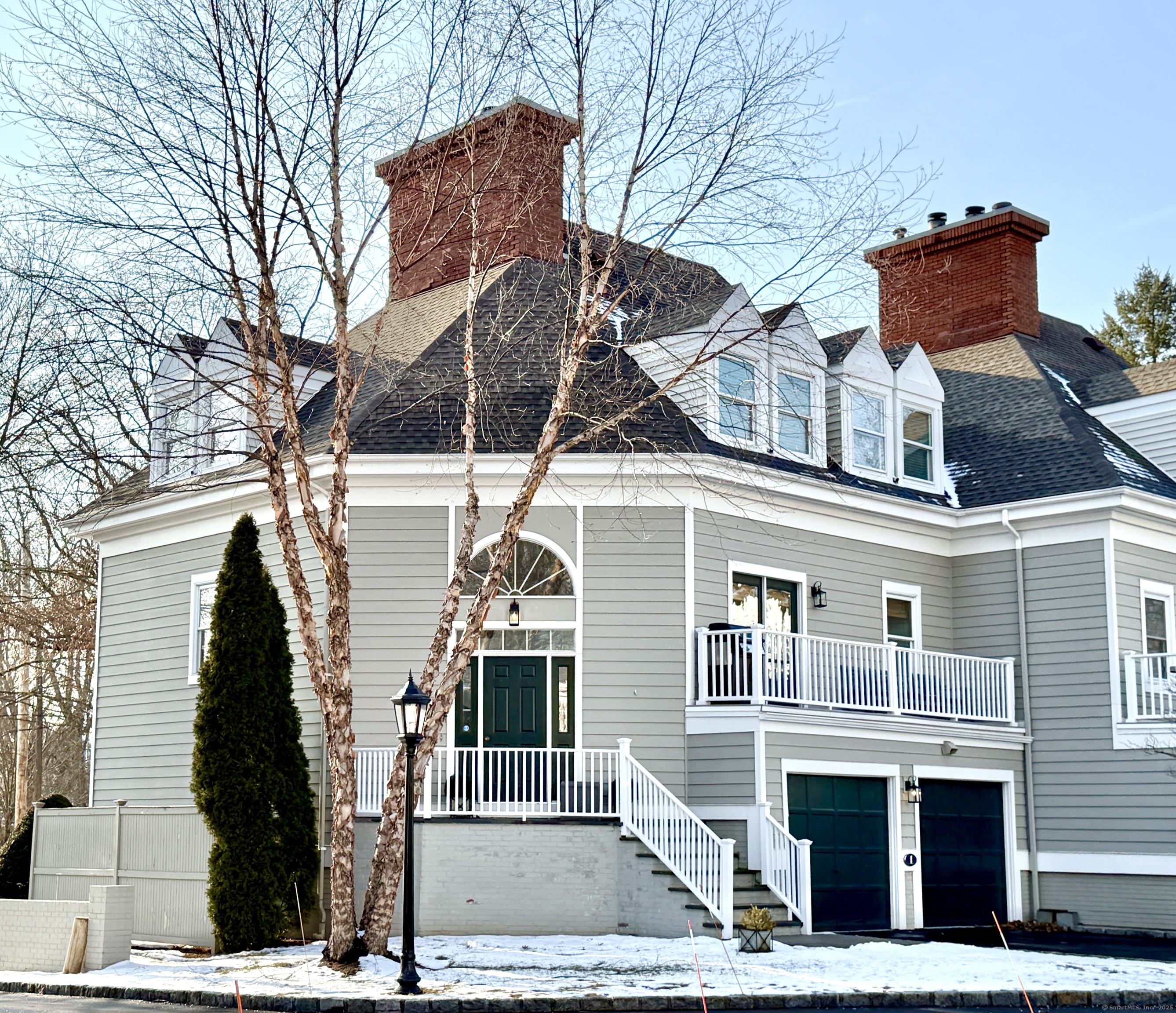 450 Center Street Unit: APT 1