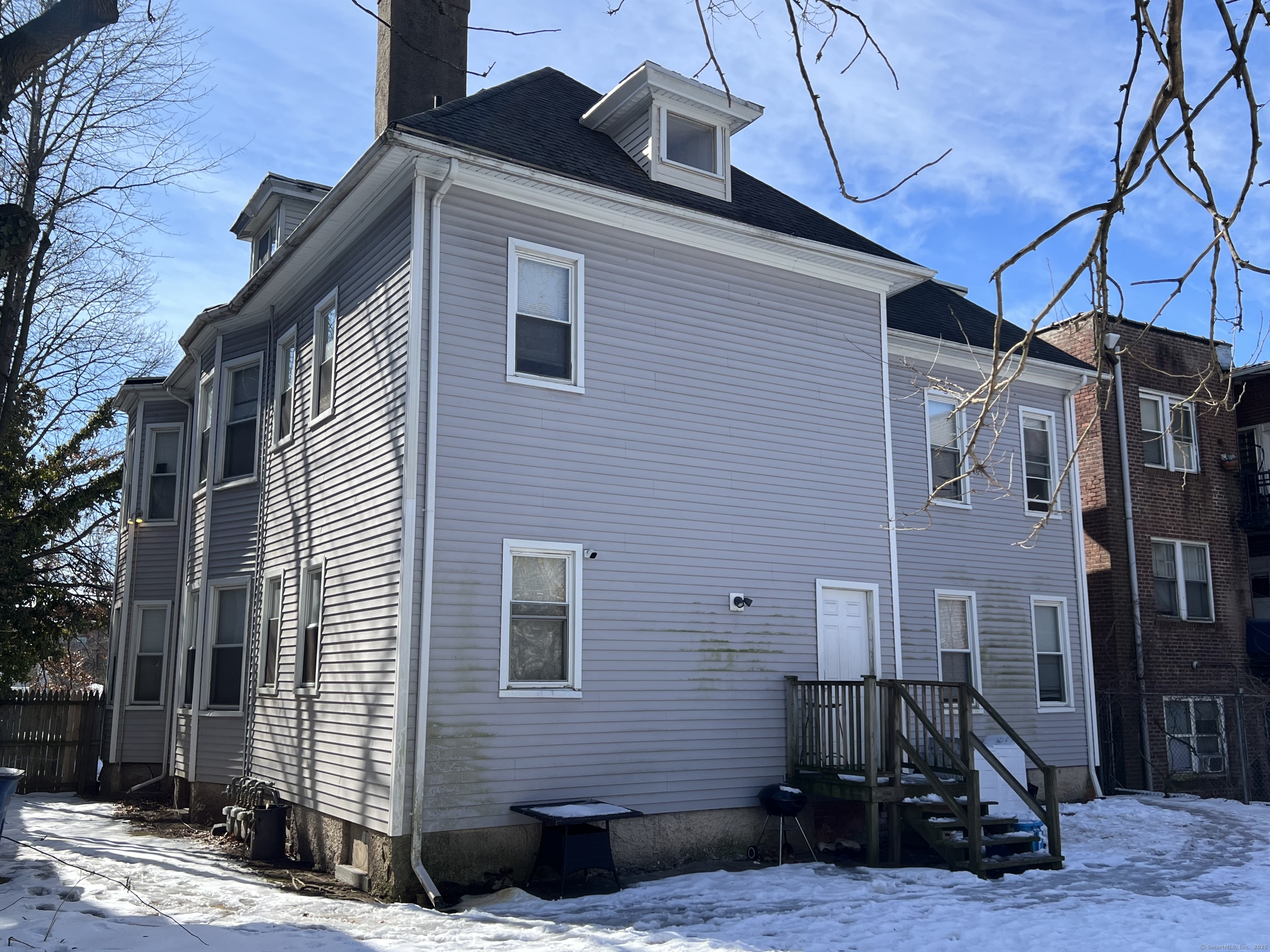 1605 Chapel Street