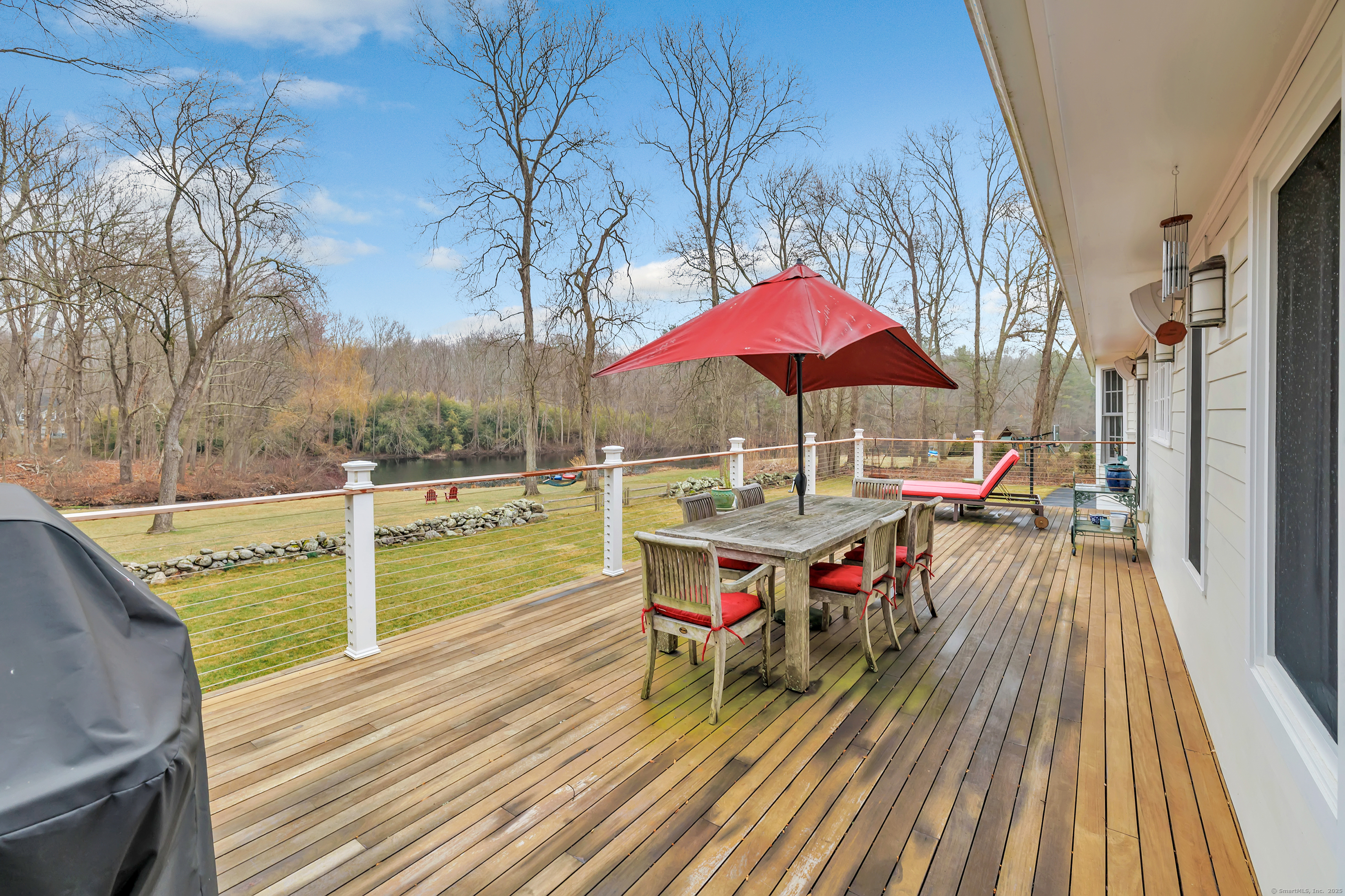25 Lakeside Drive